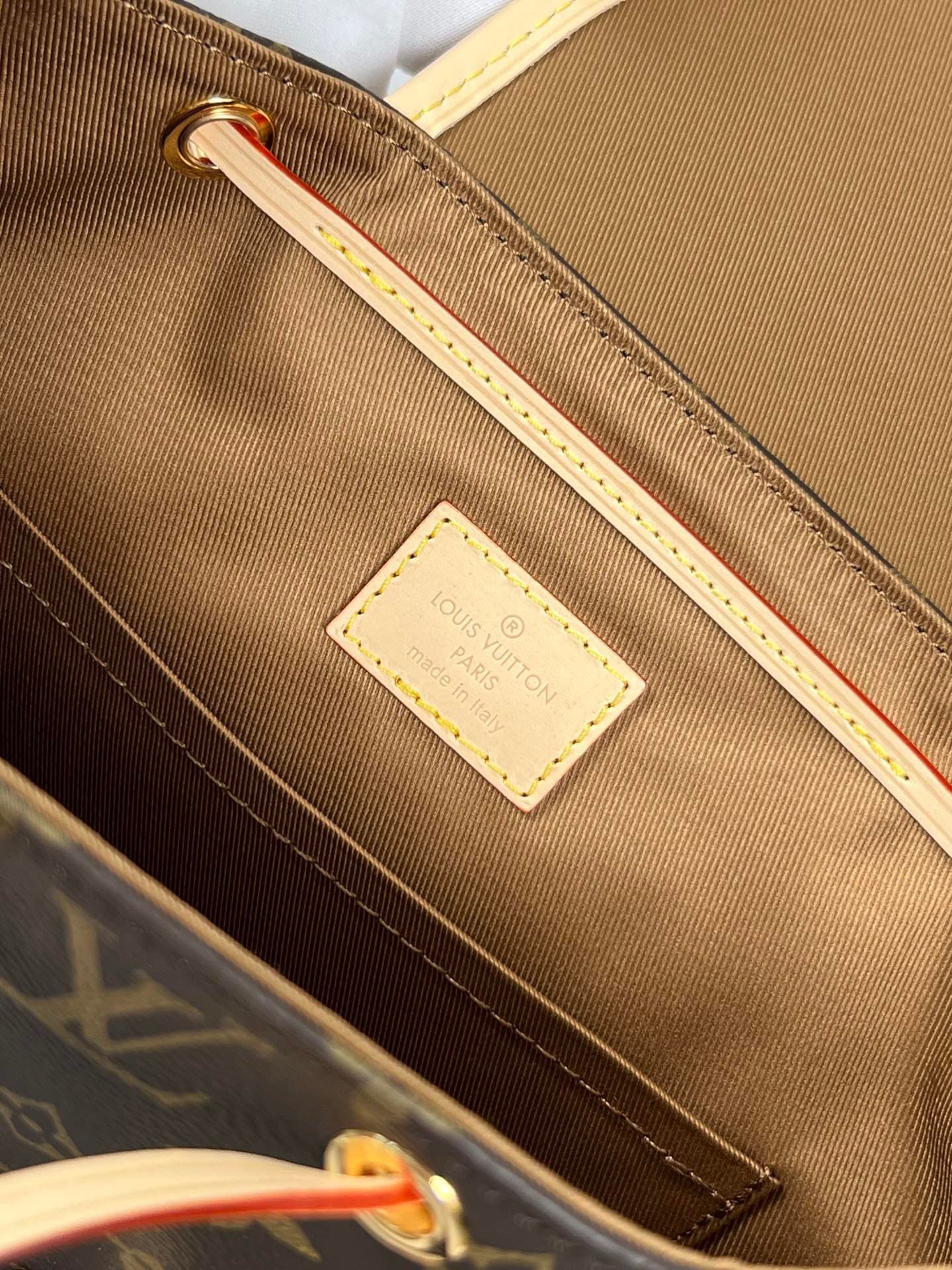LV Backpack M46932(DM For Price)