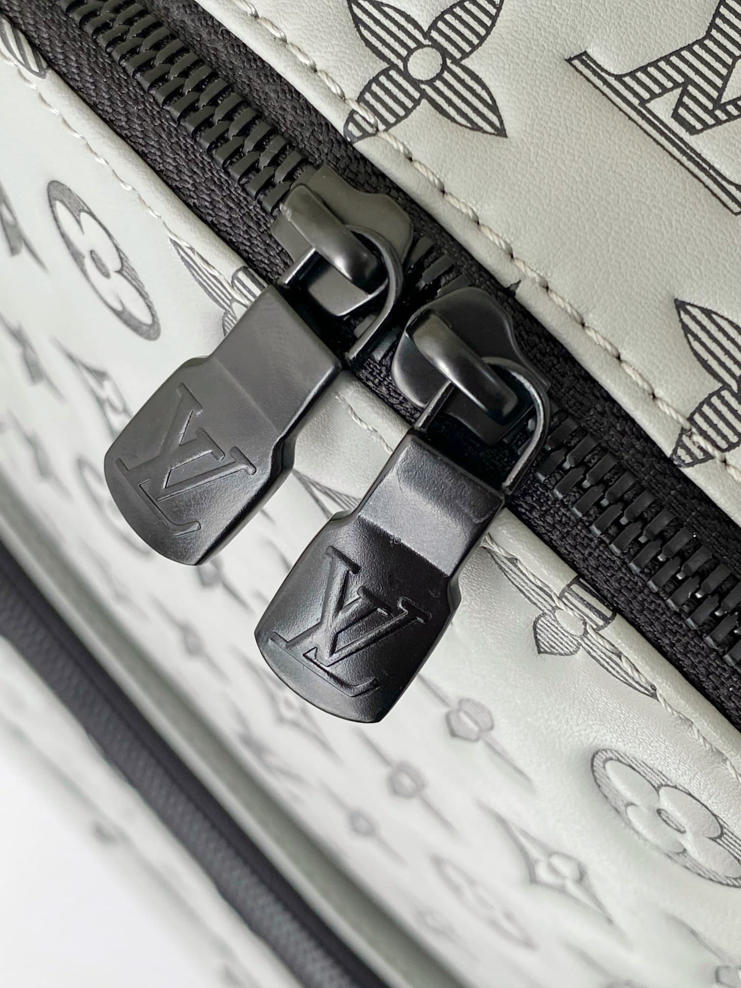 LV Backpack M46105(DM For Price)