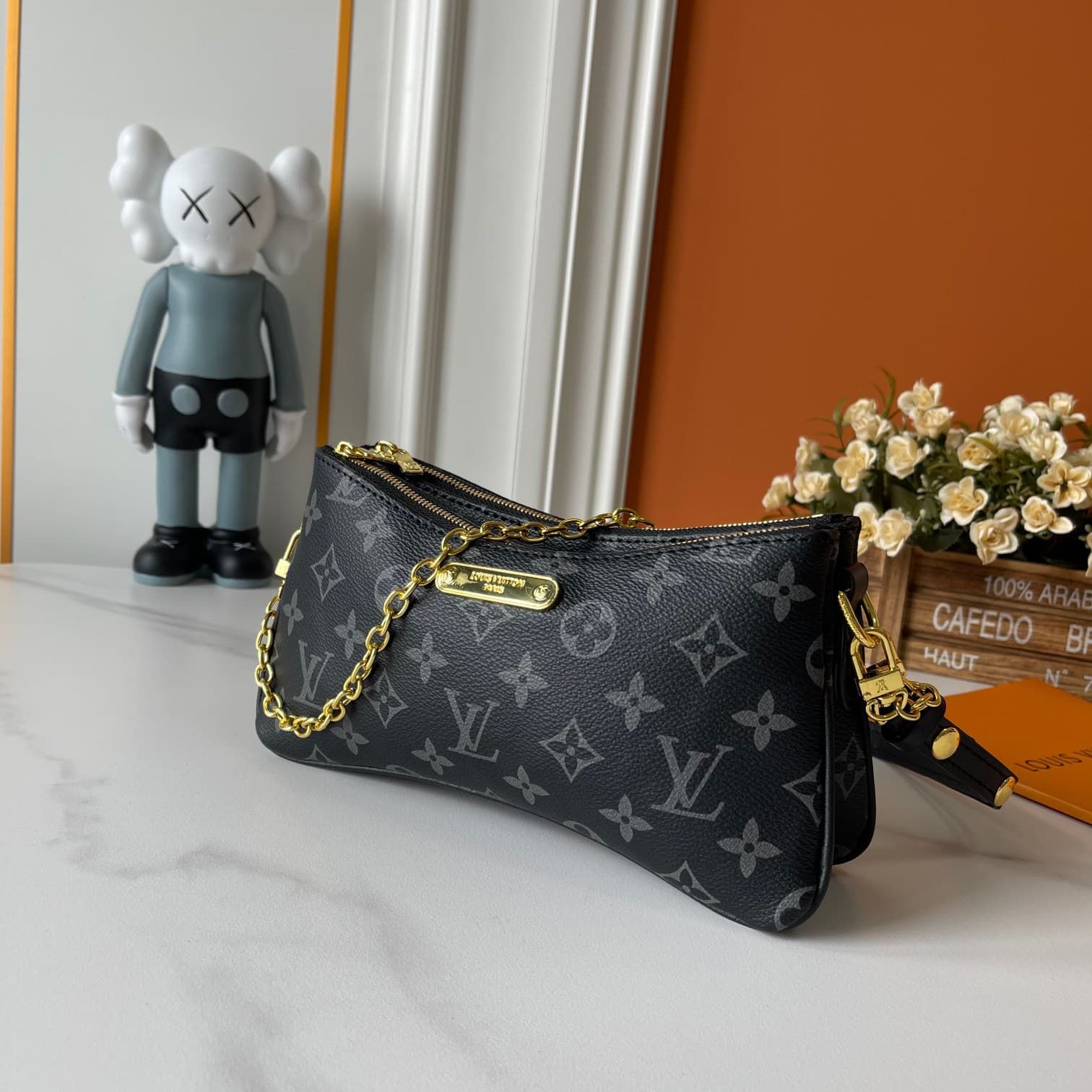 LV Bag M83008