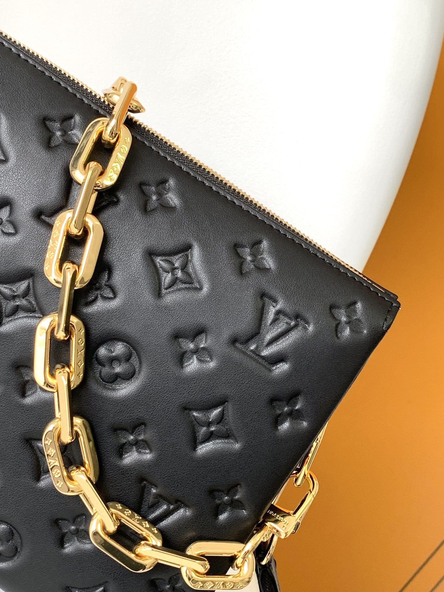 LV Bag M21260