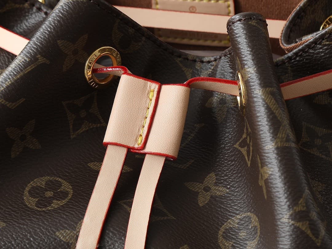 LV Bag M25085