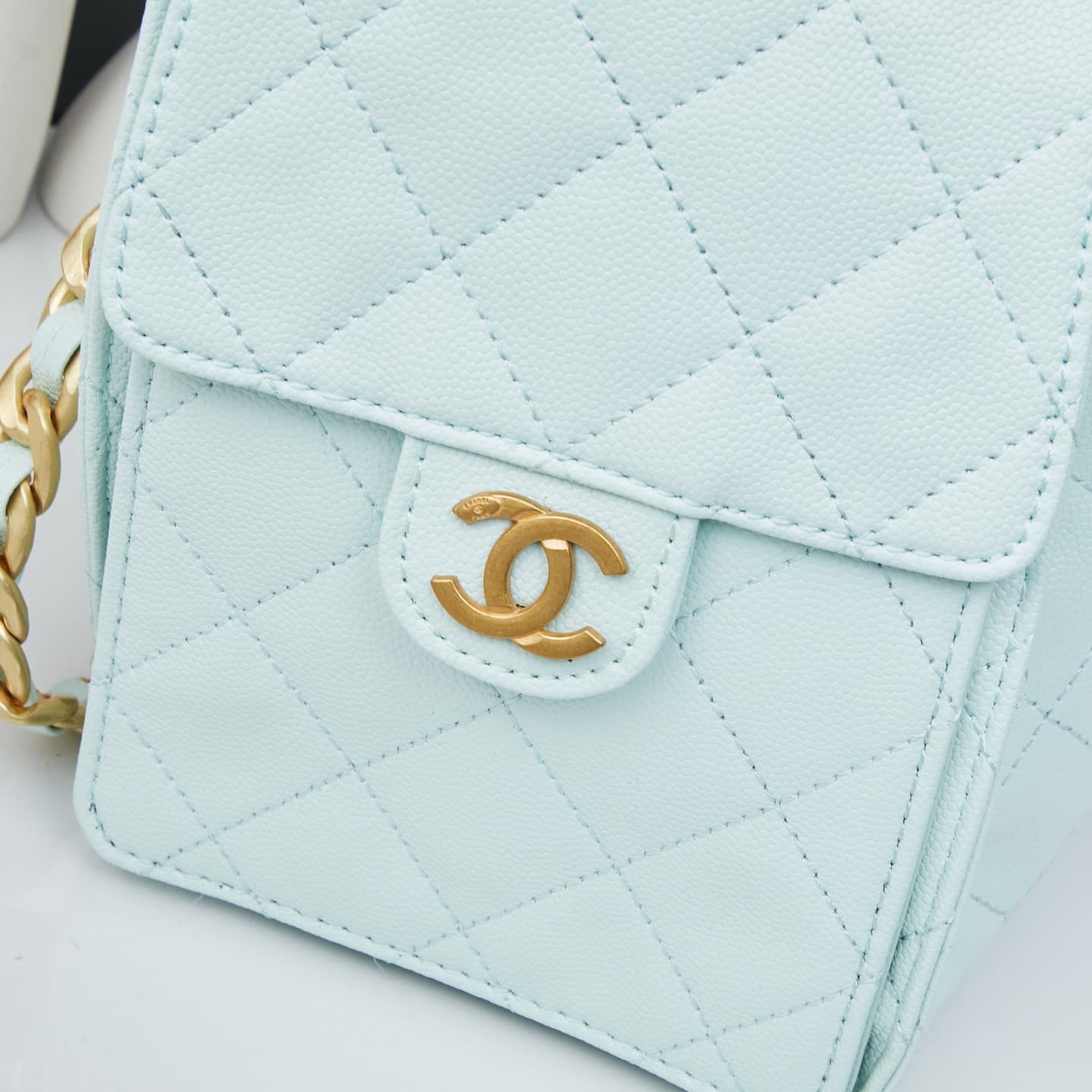 Chanel 25 Bag M9668
