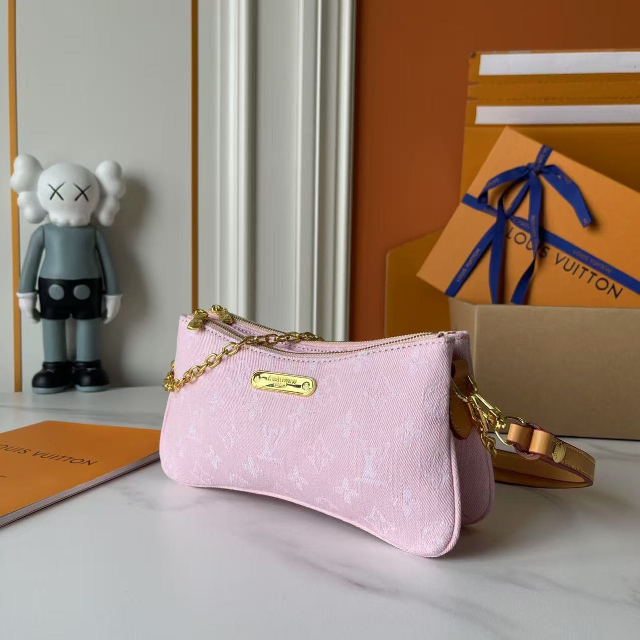 LV Bag M83008