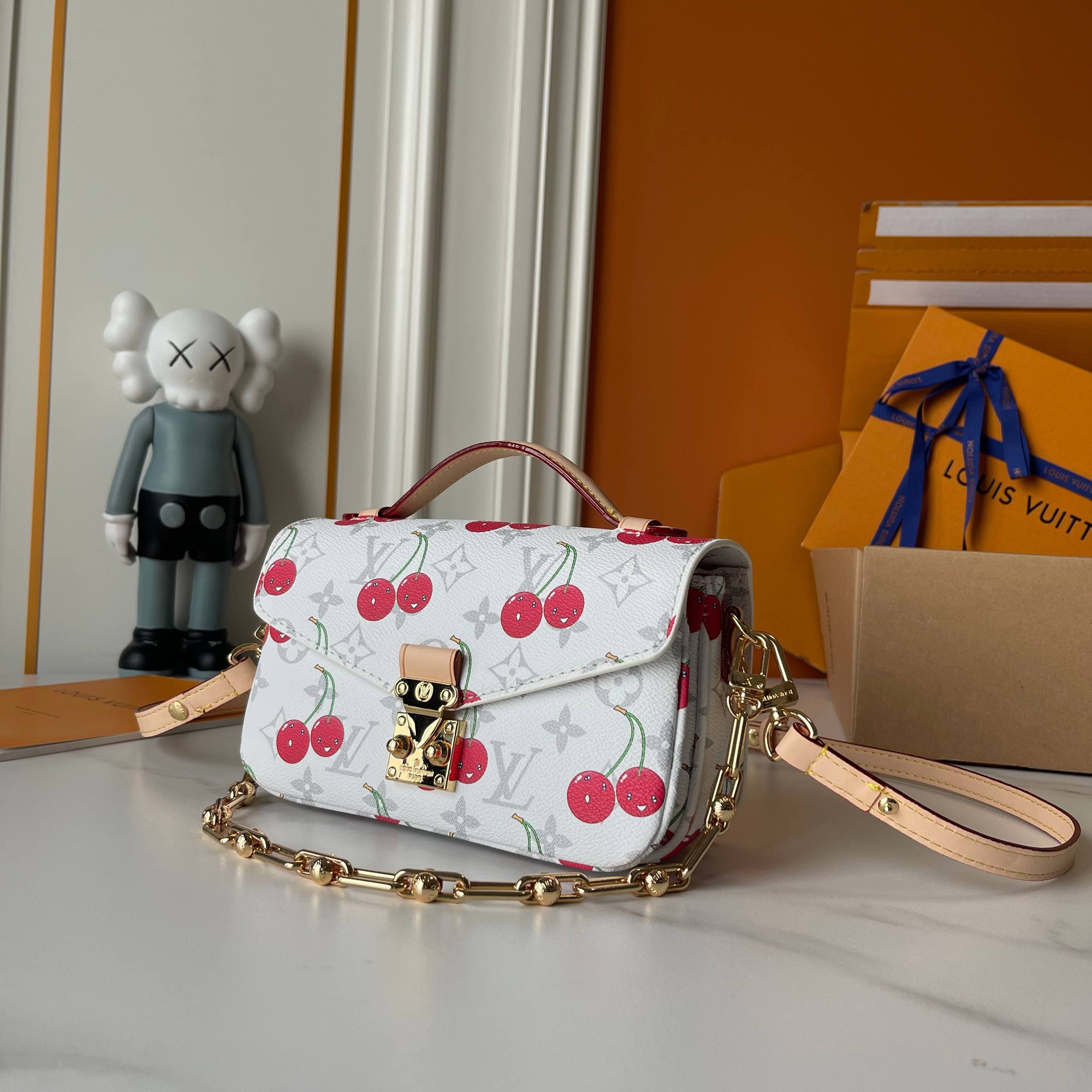 LV Bag M14231