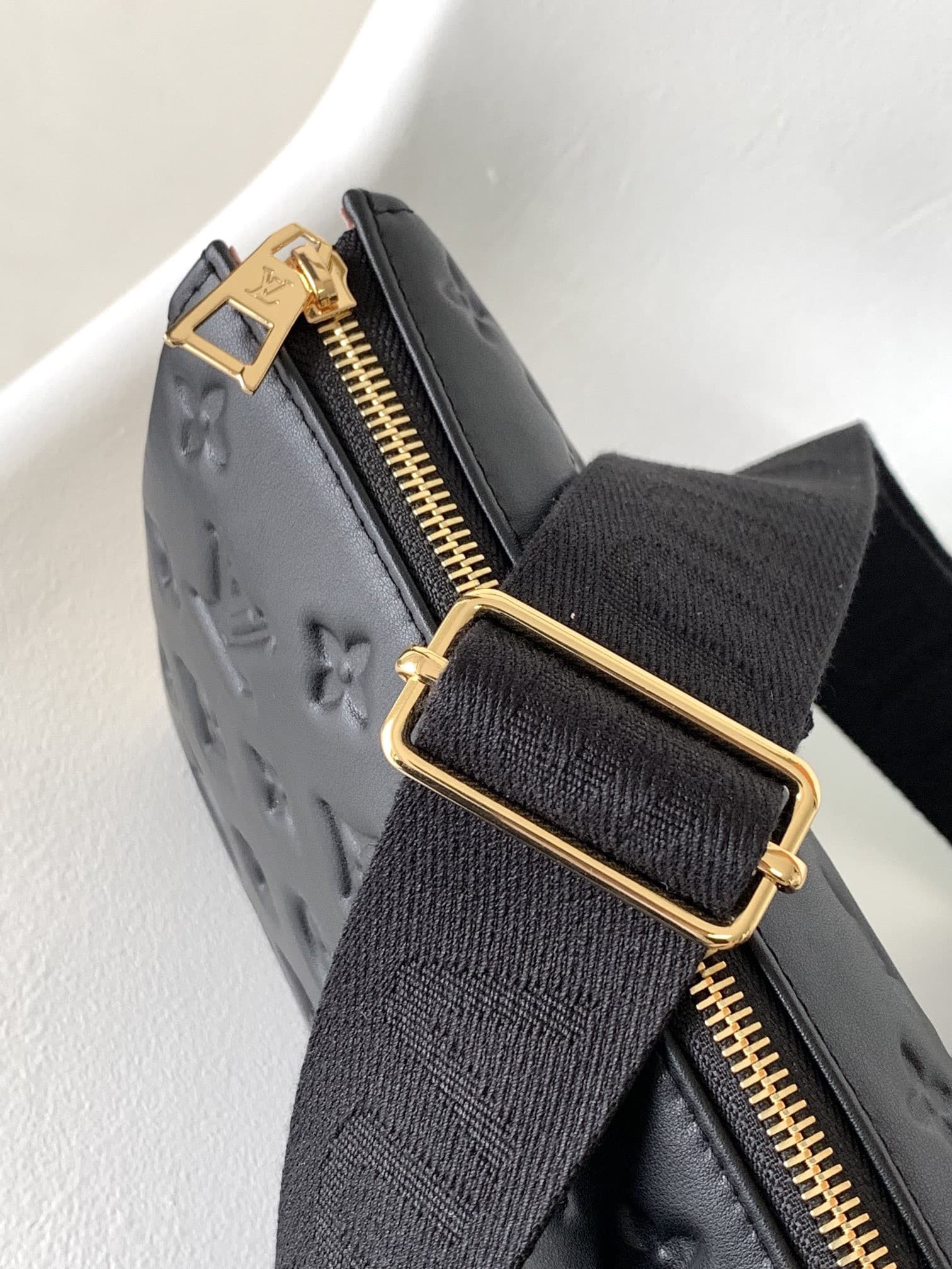 LV Bag M21260