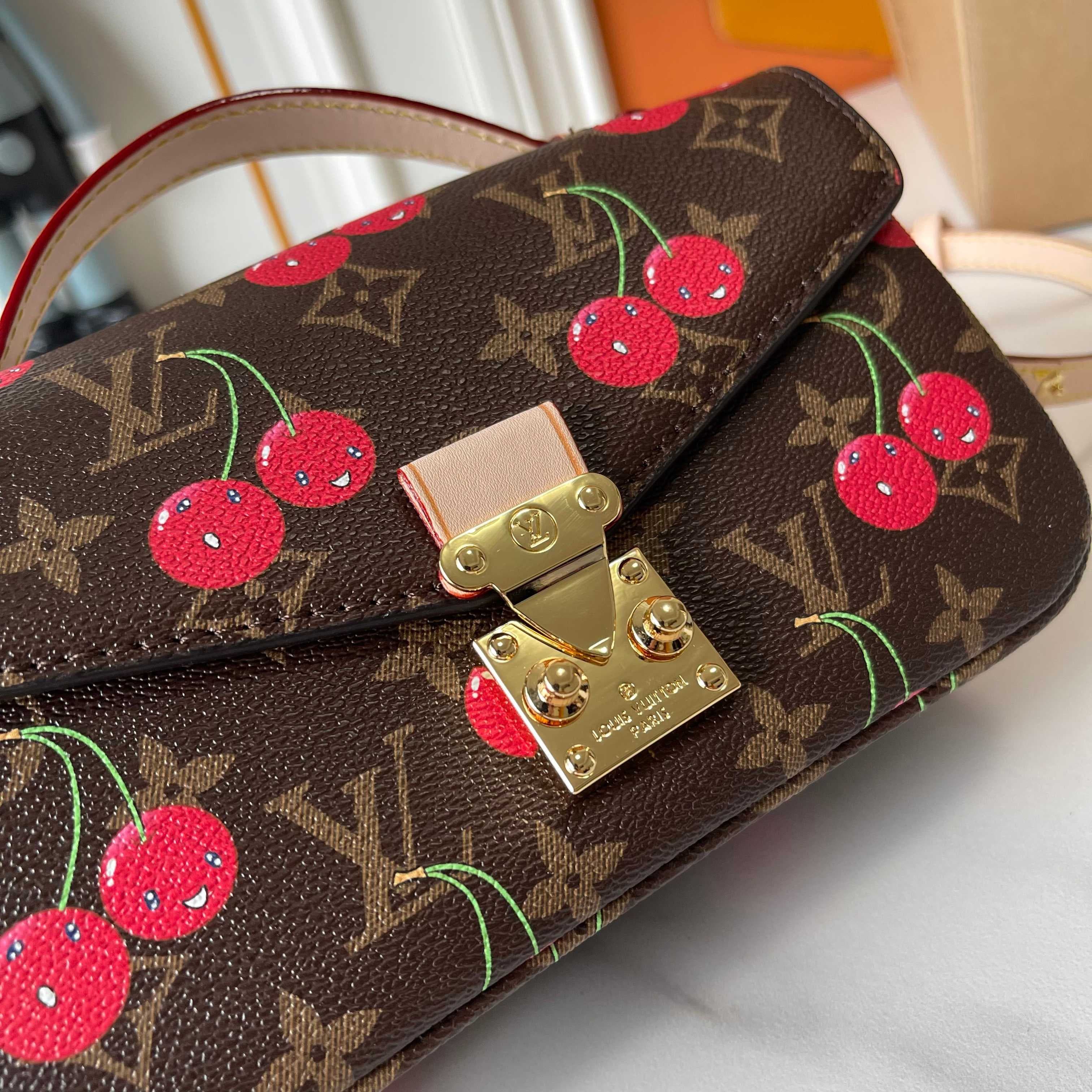 LV Bag M14231