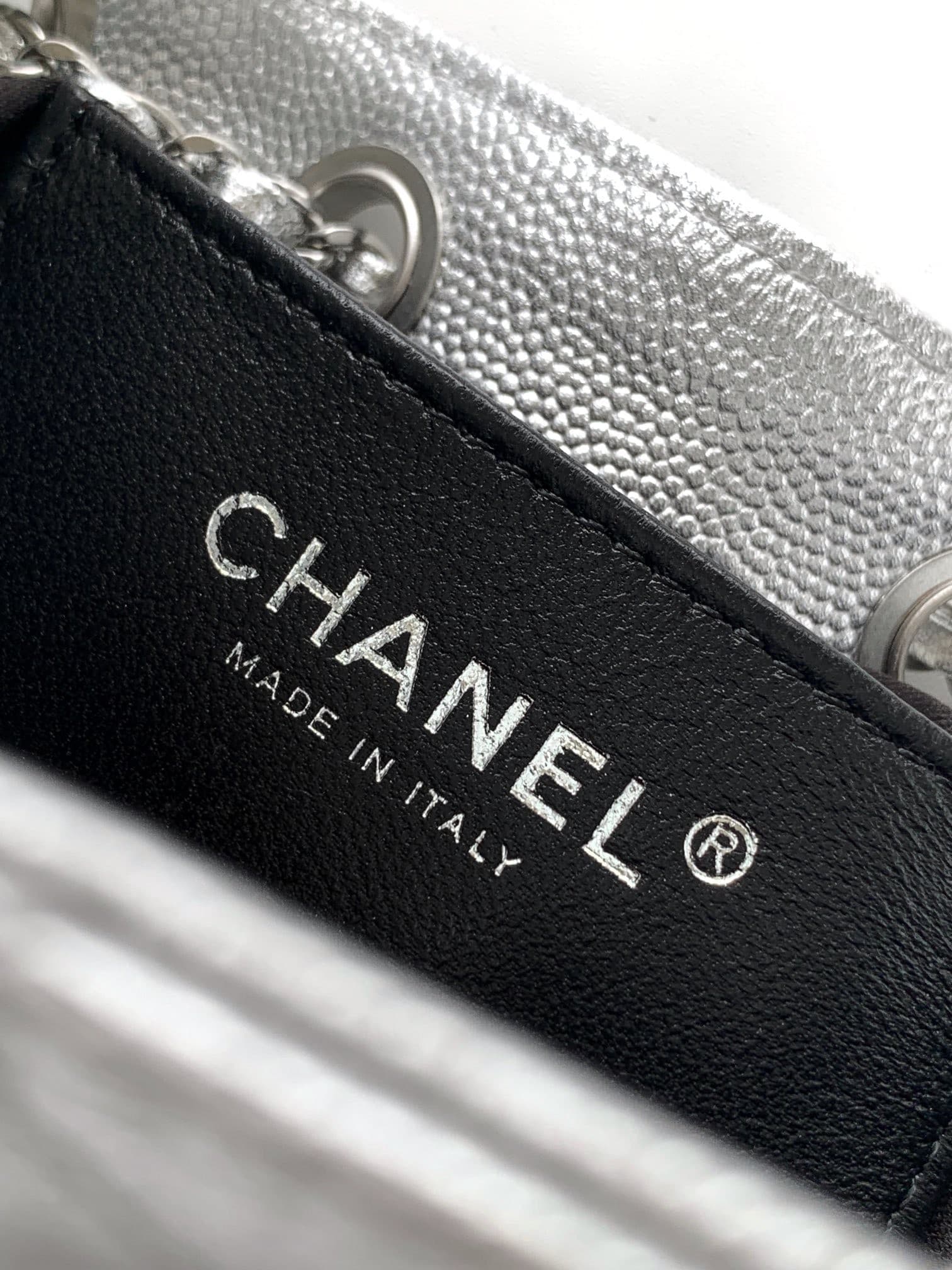 Chanel 25 Bag AS5631