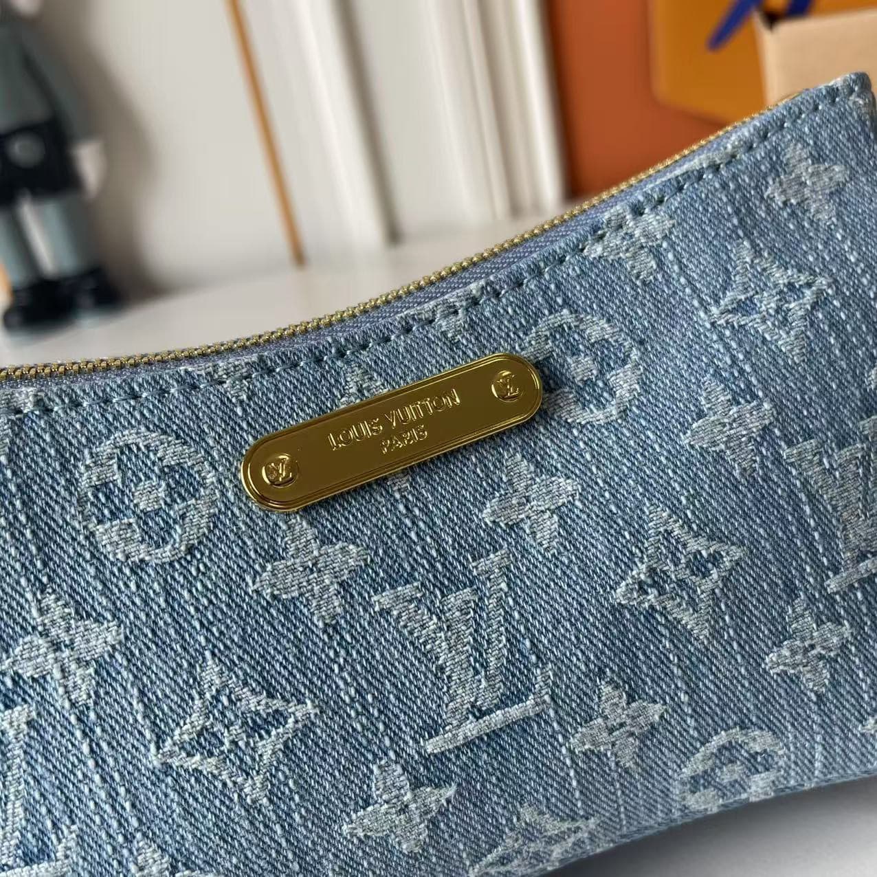 LV Bag M83008