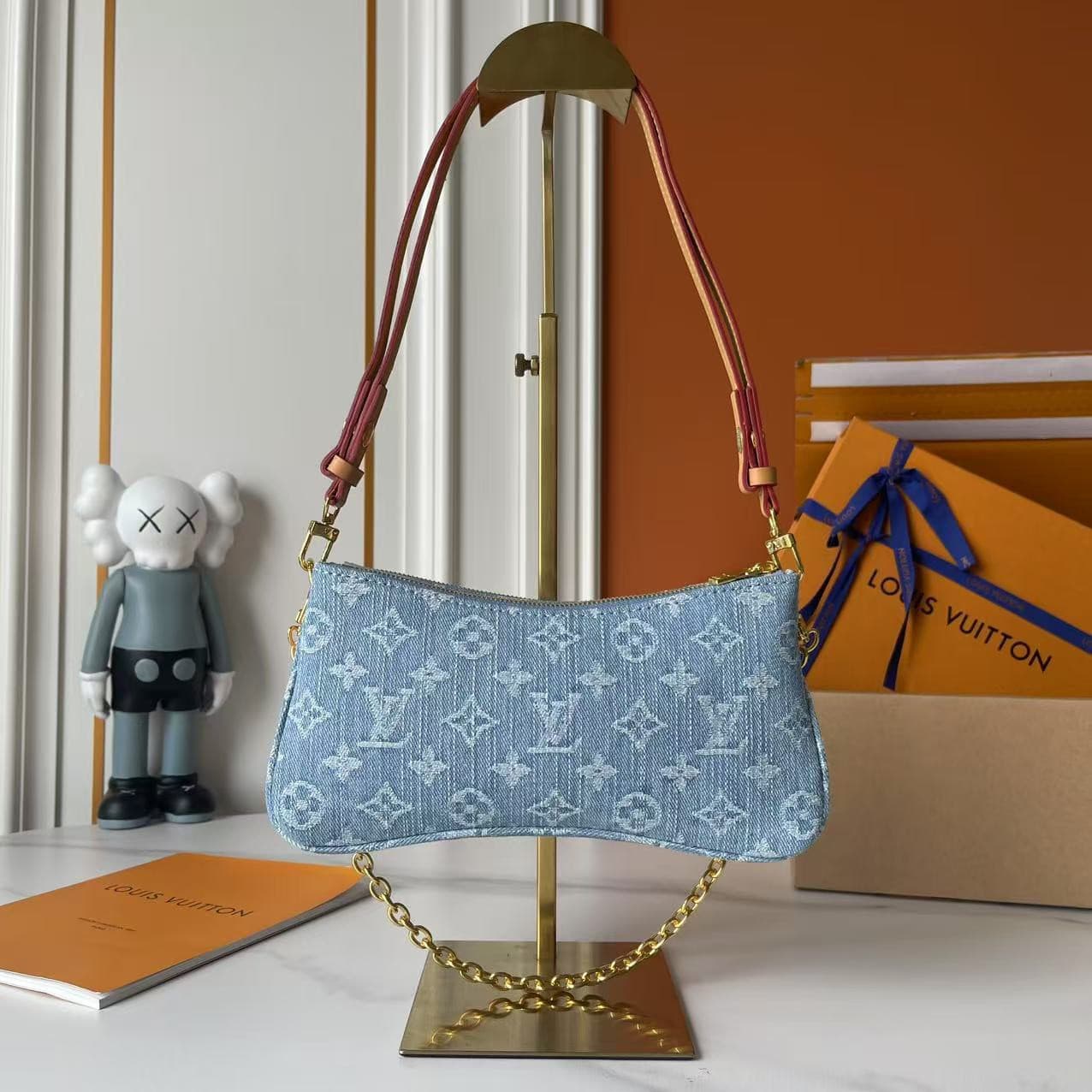 LV Bag M83008