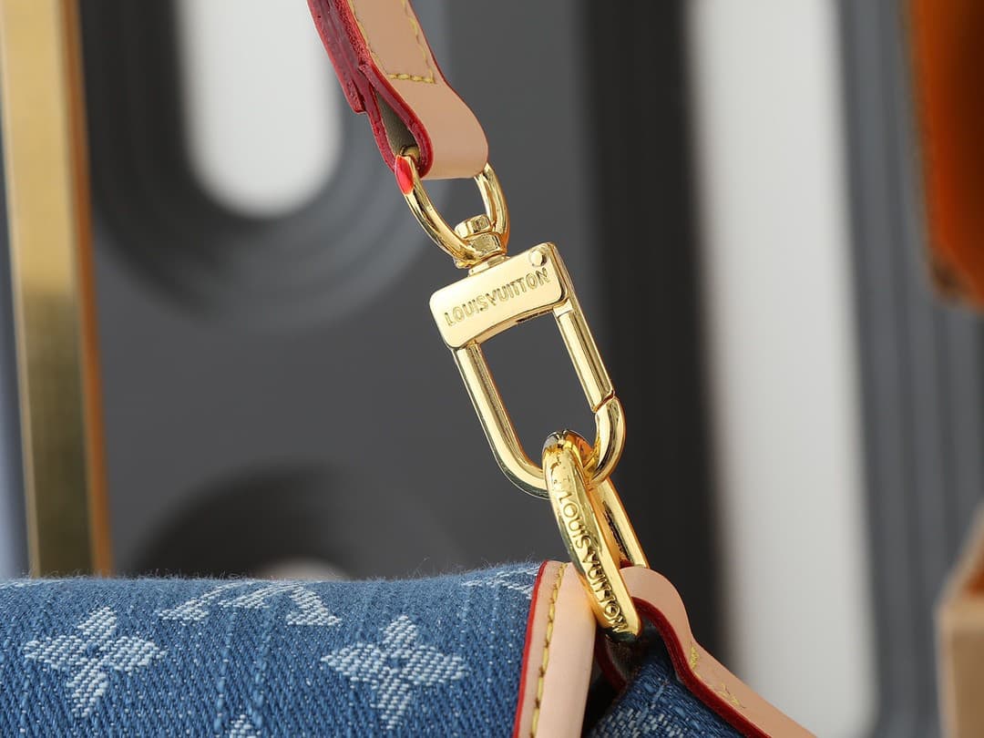 LV Bag M25085