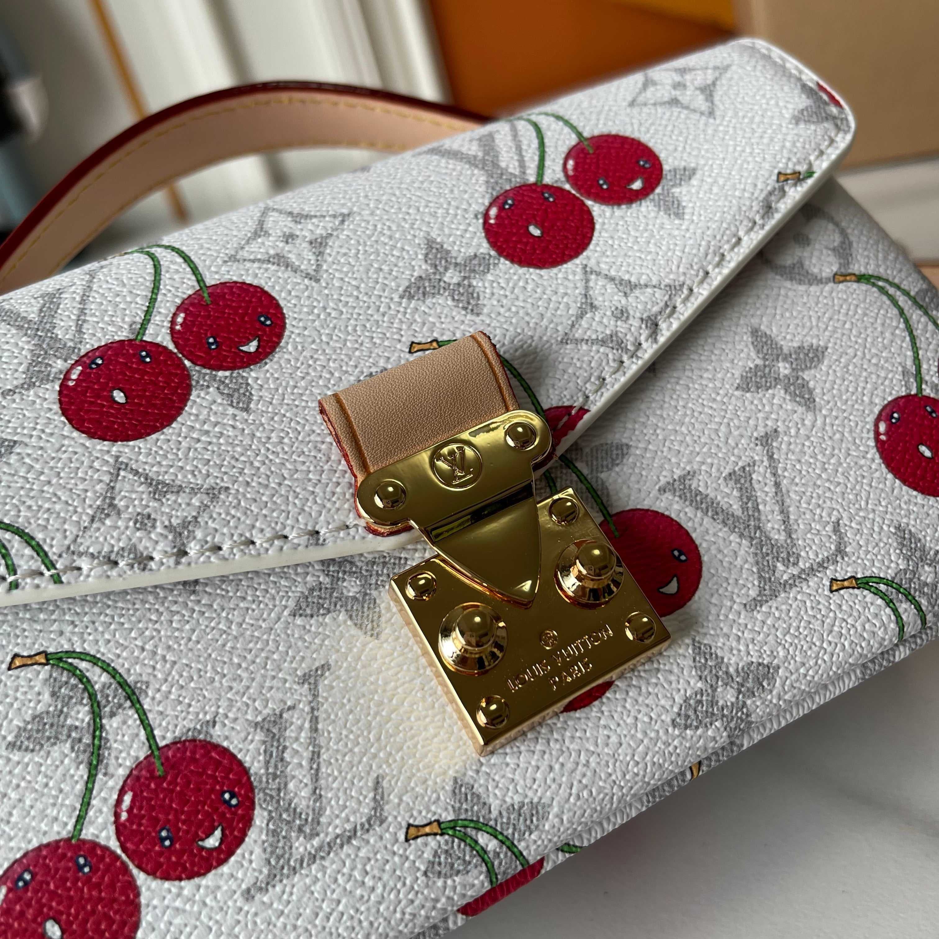 LV Bag M14231