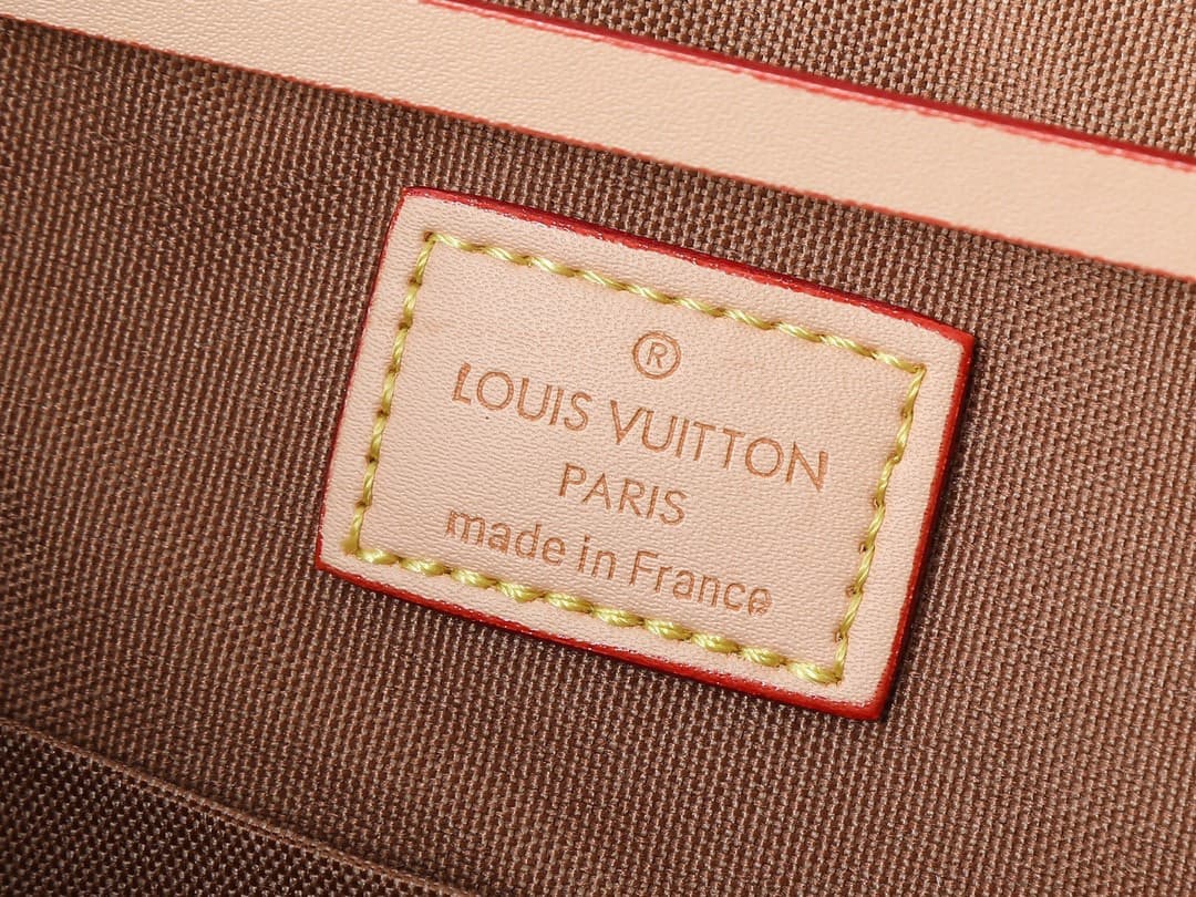 LV Bag M25085