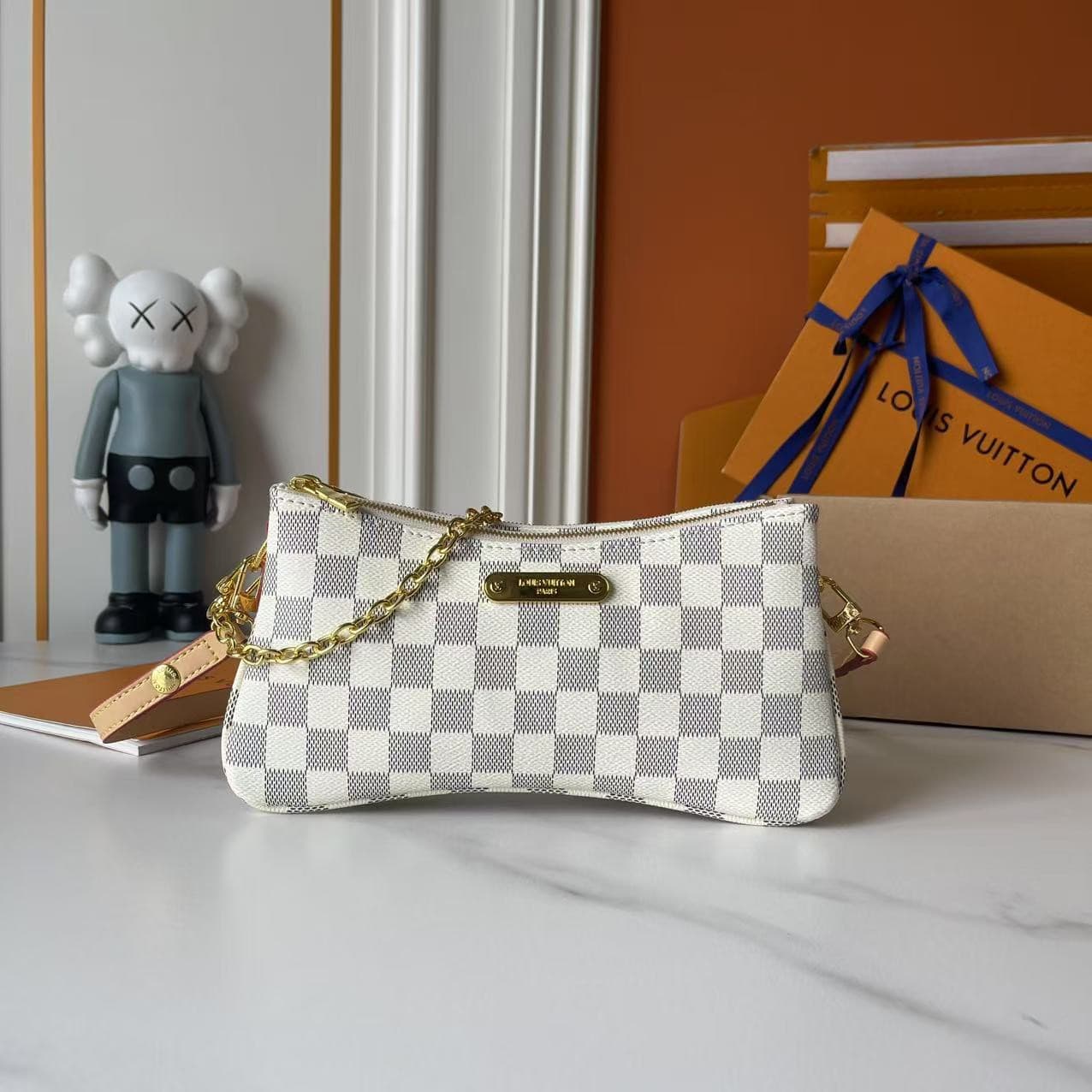 LV Bag M83008