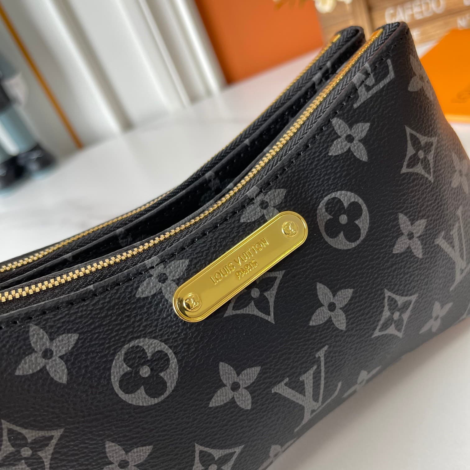LV Bag M83008
