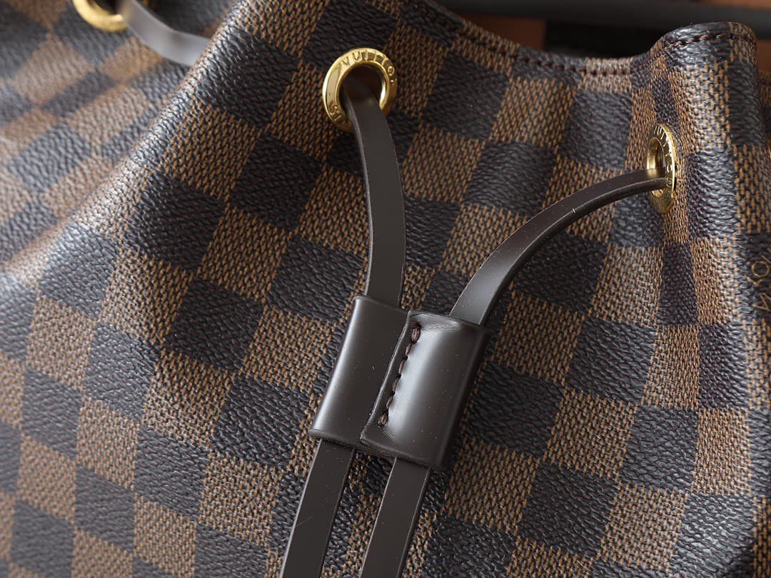 LV Bag M25085