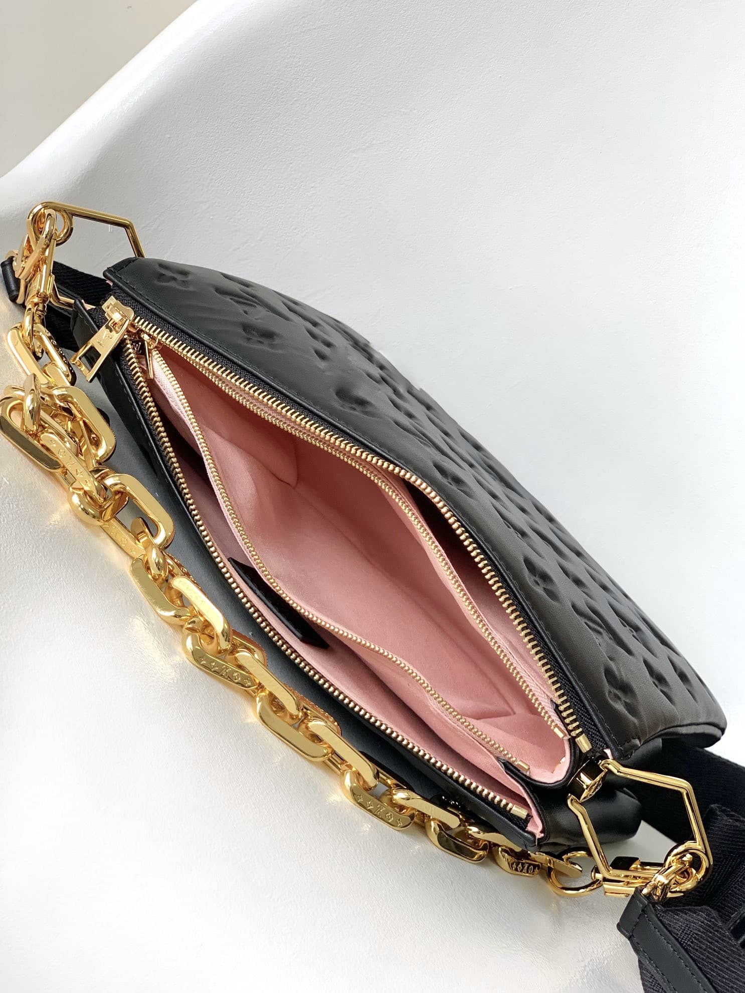 LV Bag M21260