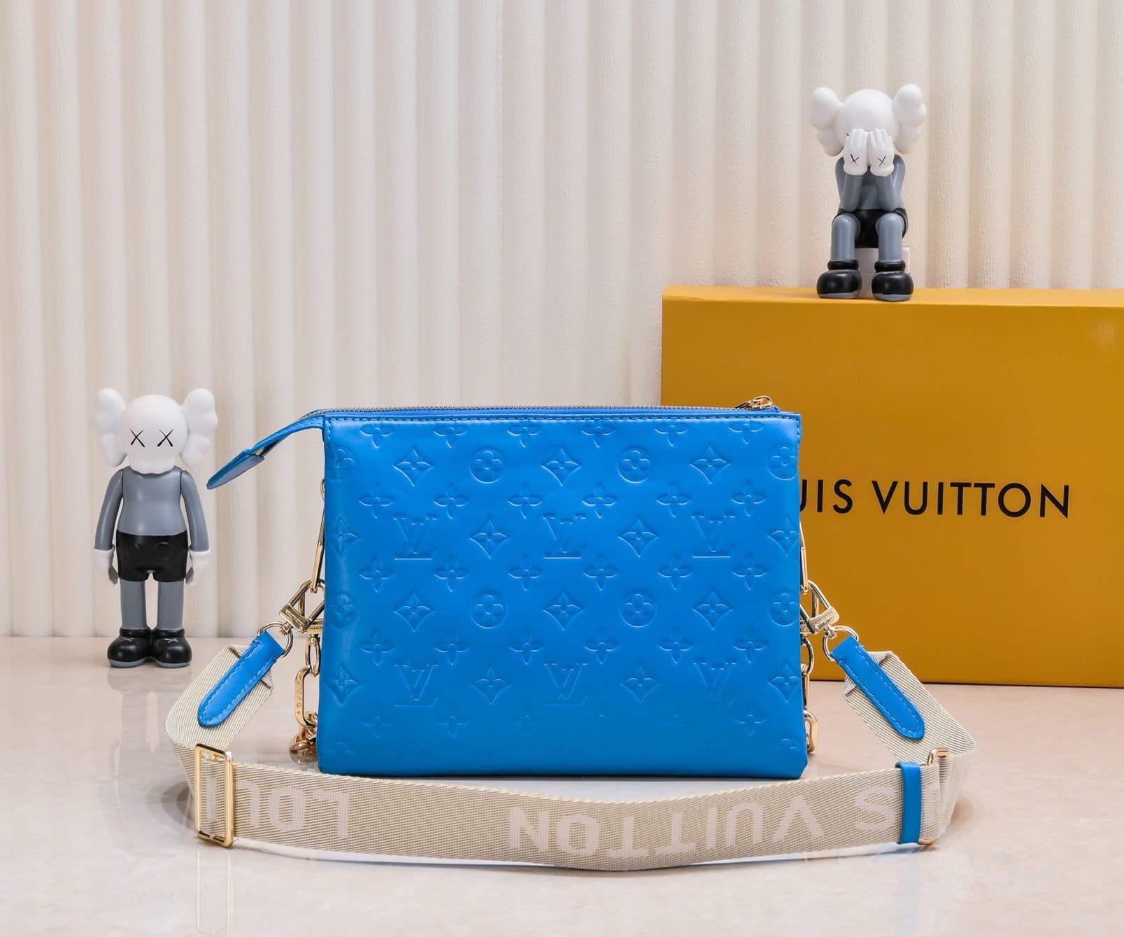 LV Bag M58699