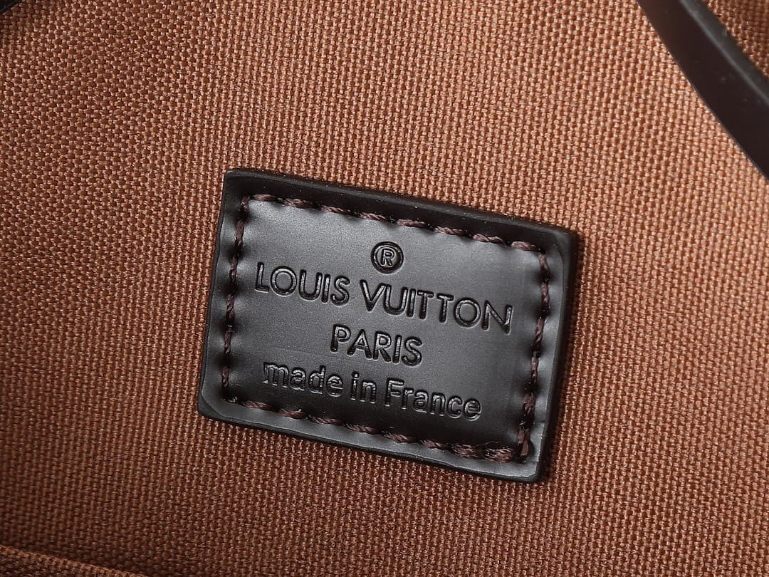 LV Bag M25085
