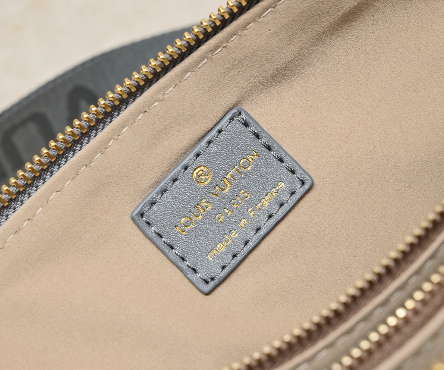 LV Bag M57913