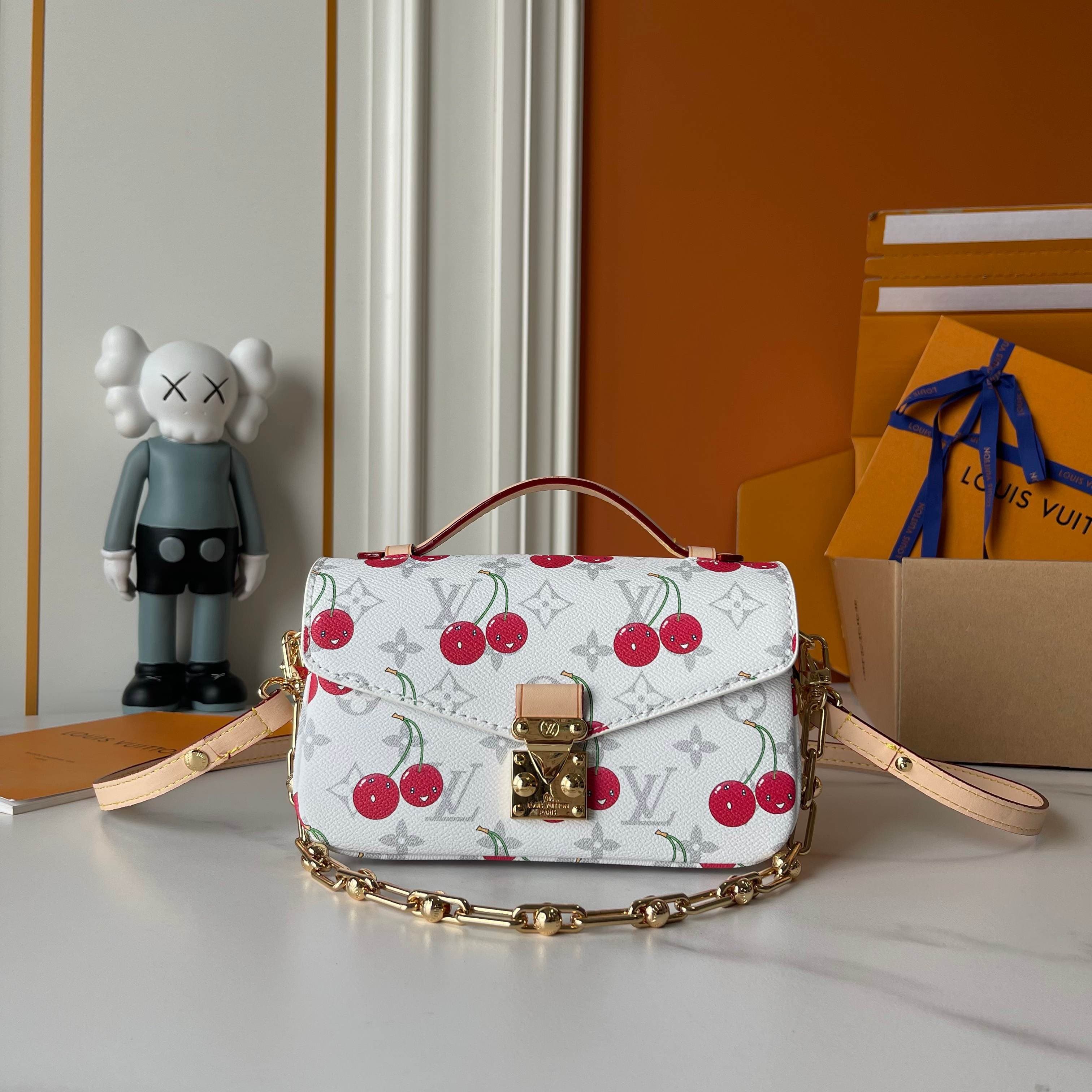 LV Bag M14231