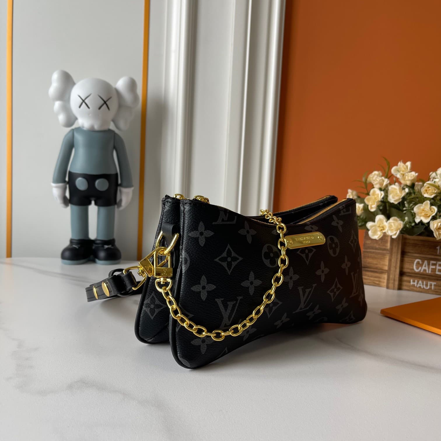 LV Bag M83008