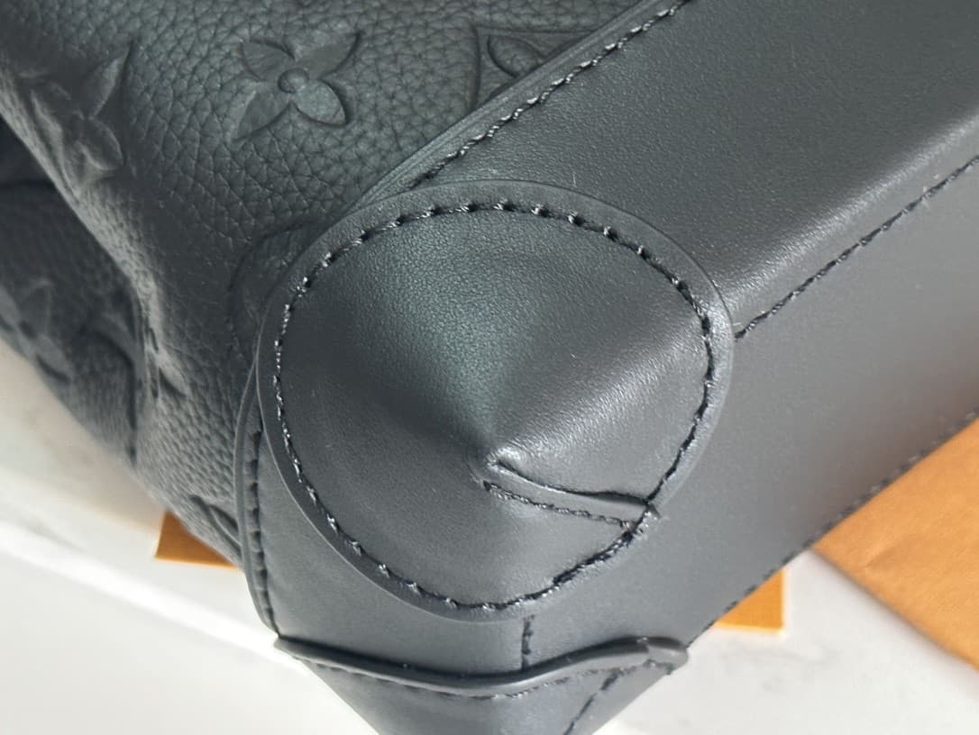 LV Bag M22765