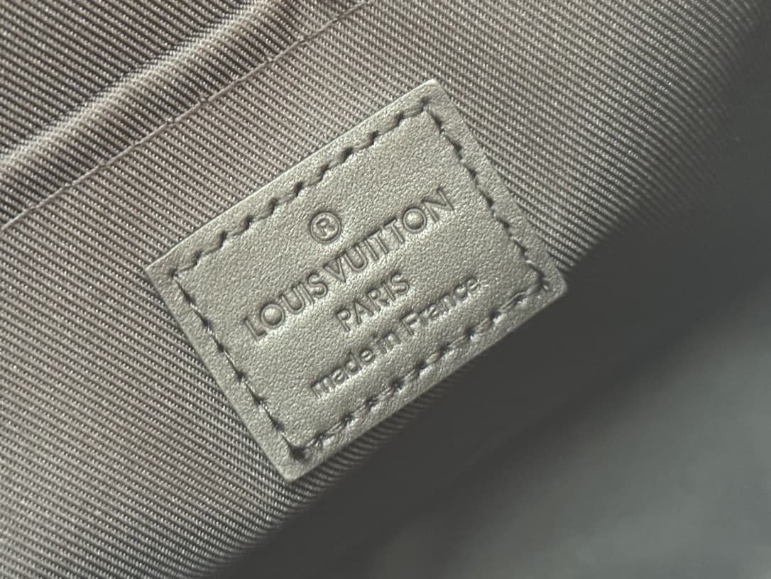 LV Bag M22765
