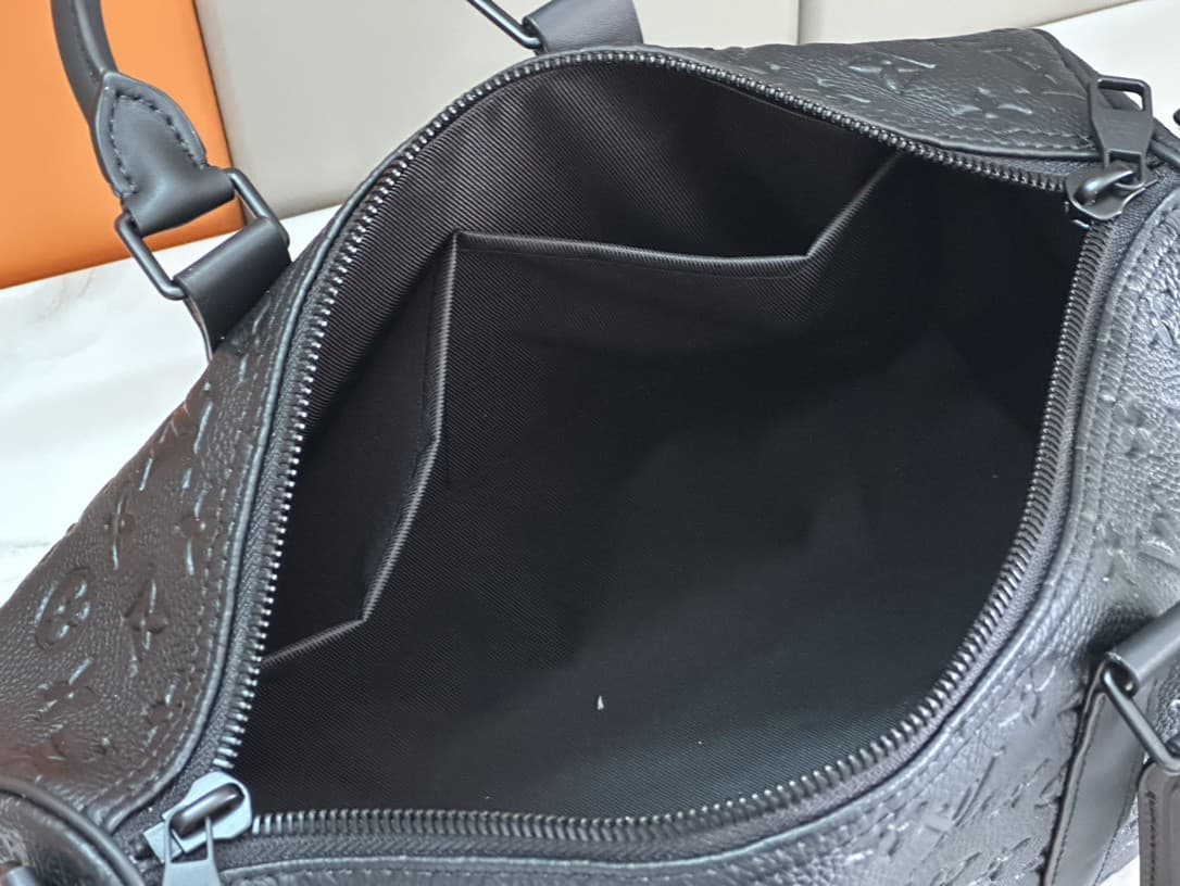 LV Bag M22765