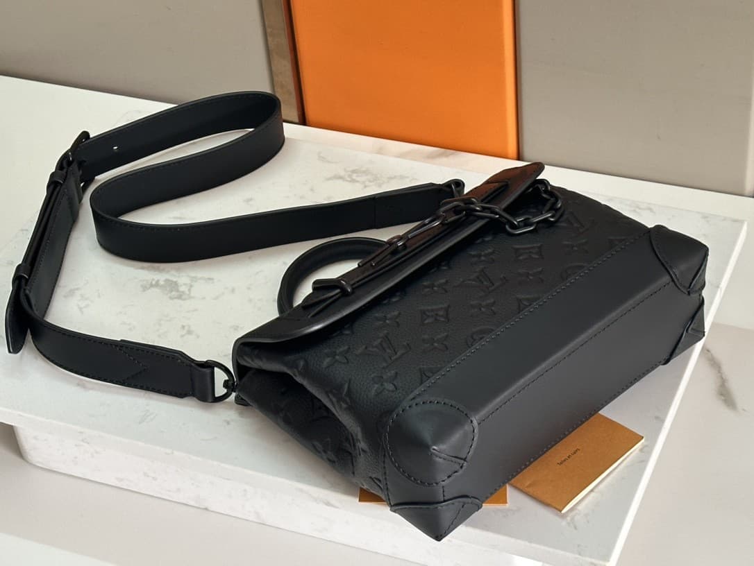 LV Bag M24436