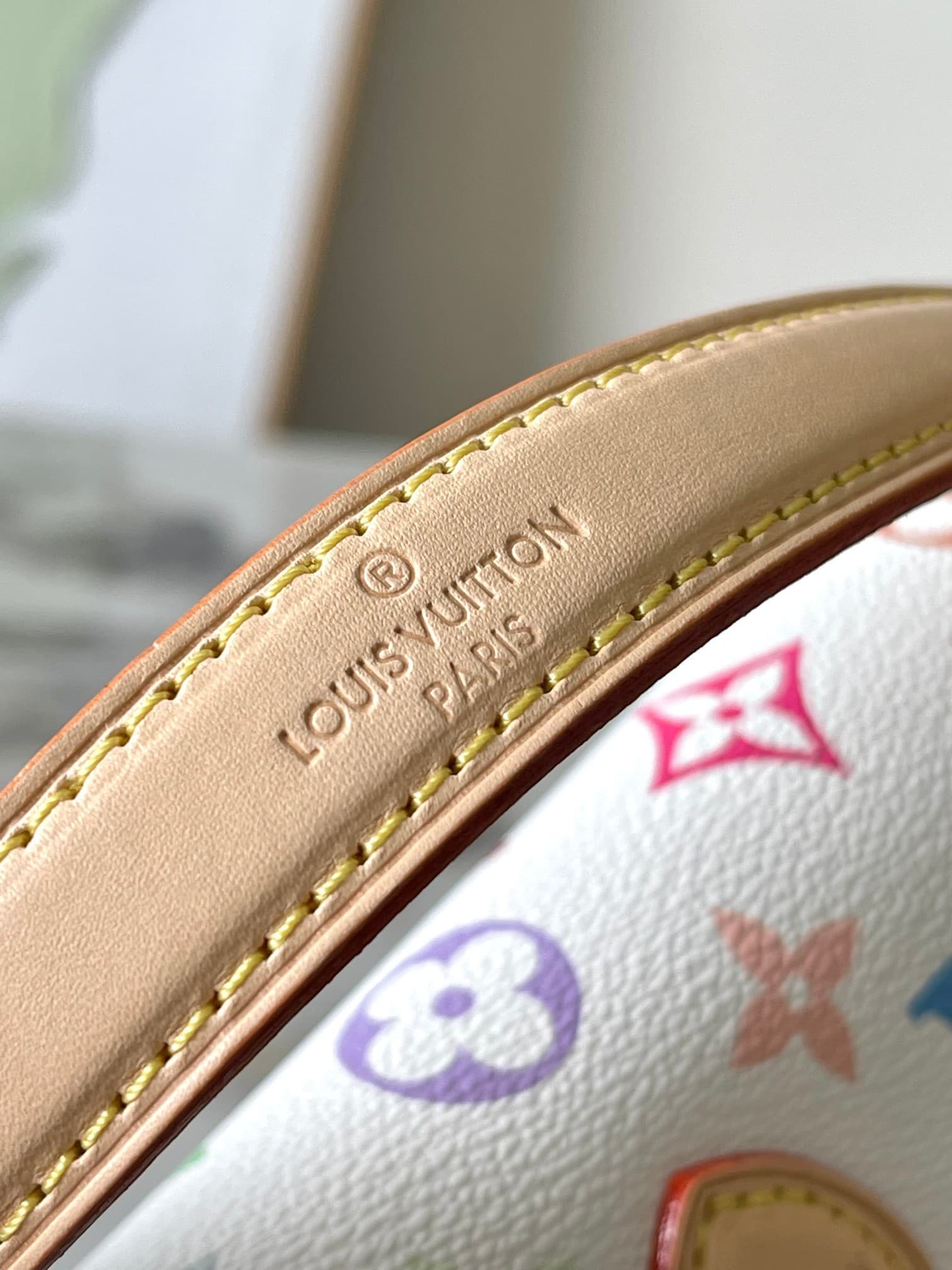 LV Bag M14194