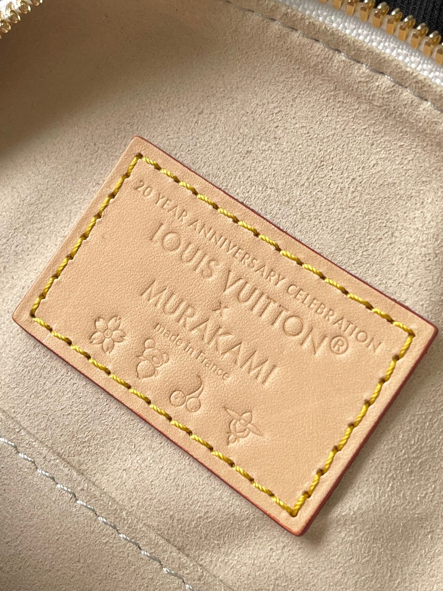LV Bag M13085