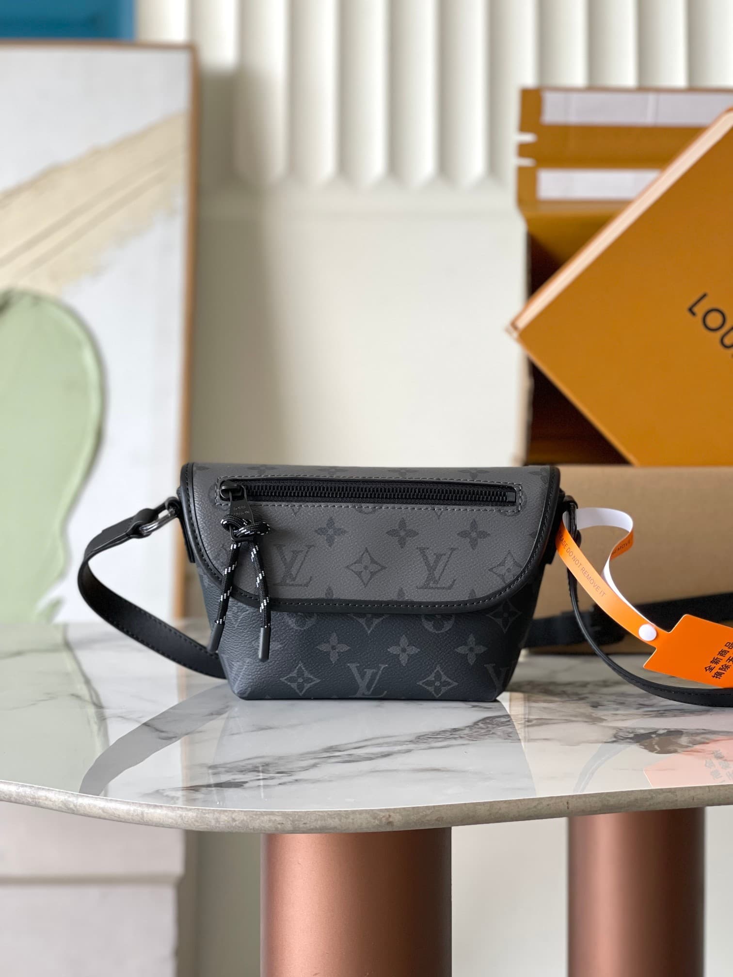 LV Bag M12806