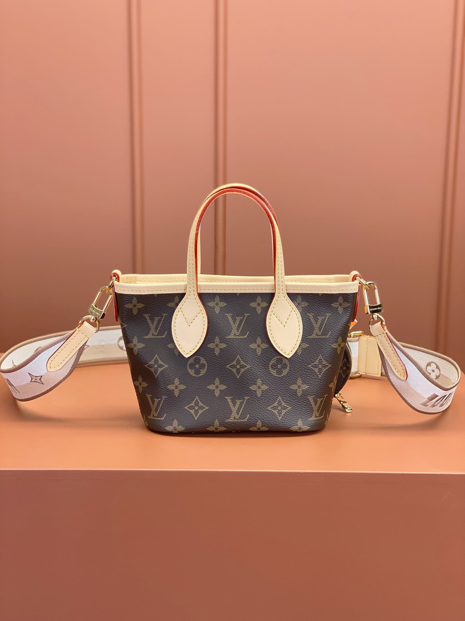LV Bag M46705