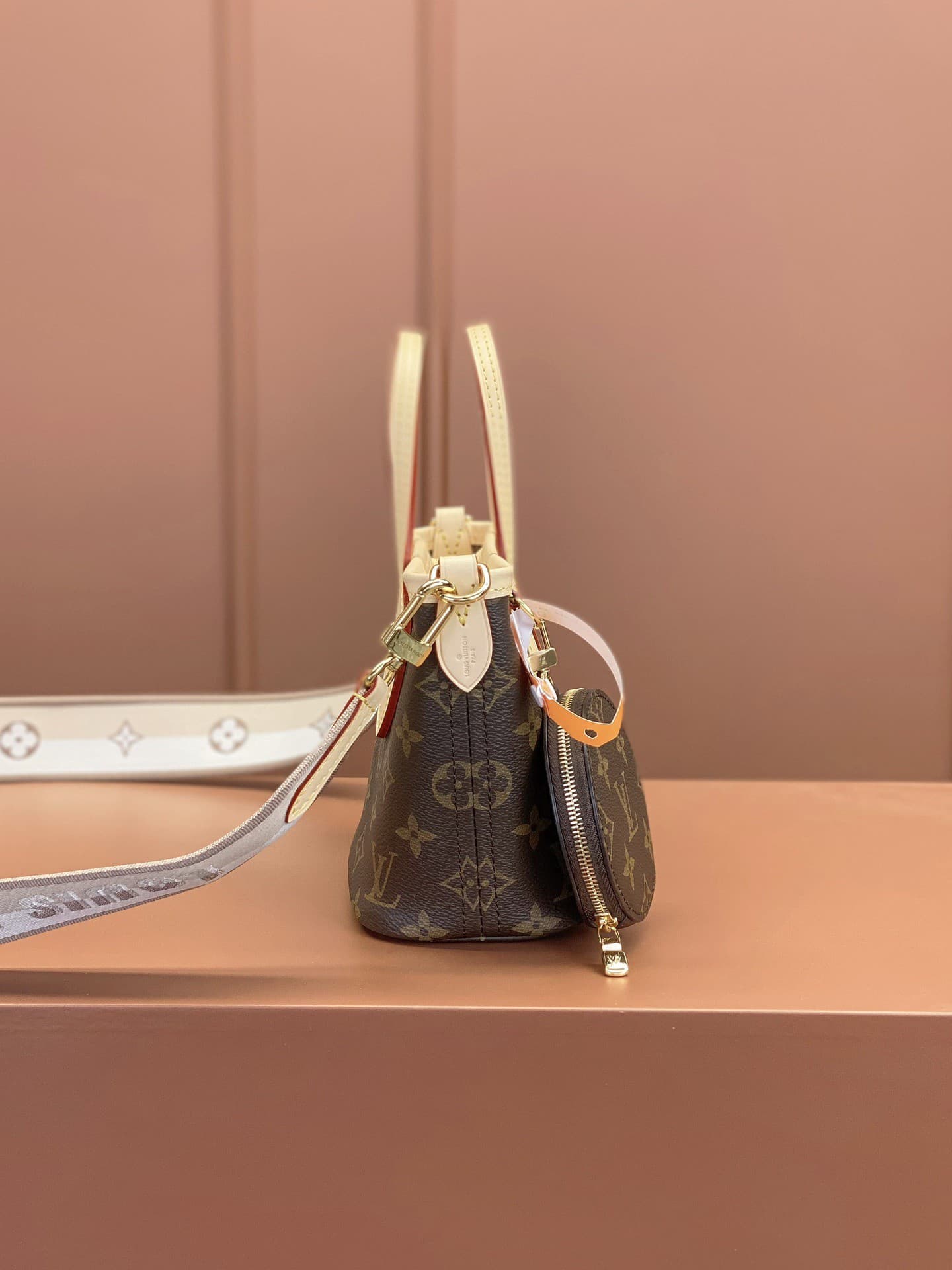 LV Bag M46705