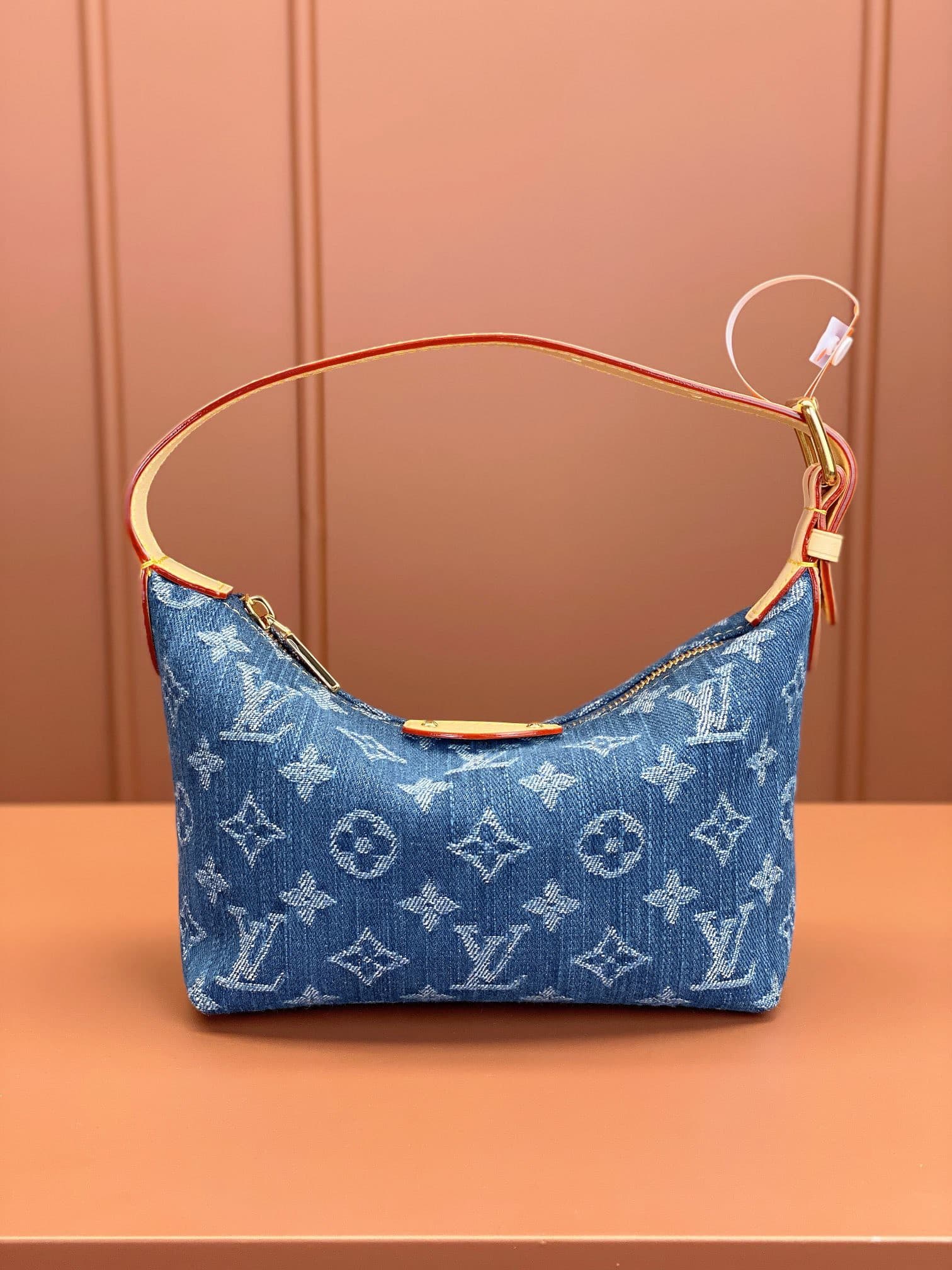 LV Bag M82949