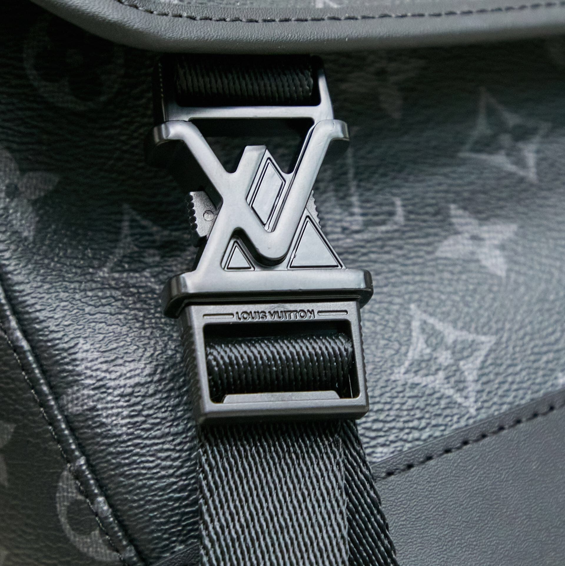 LV Bag M25121