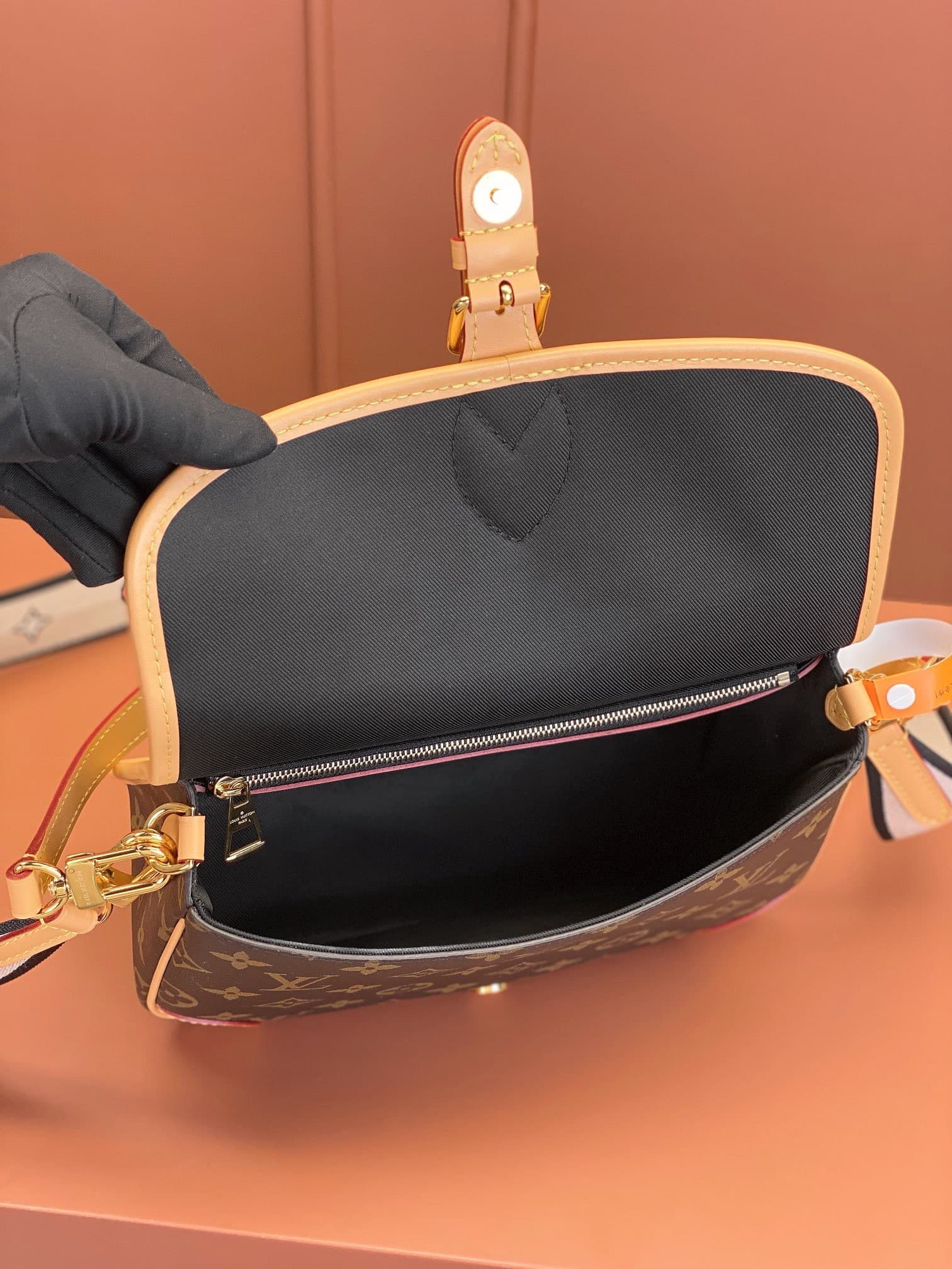 LV Bag M45985
