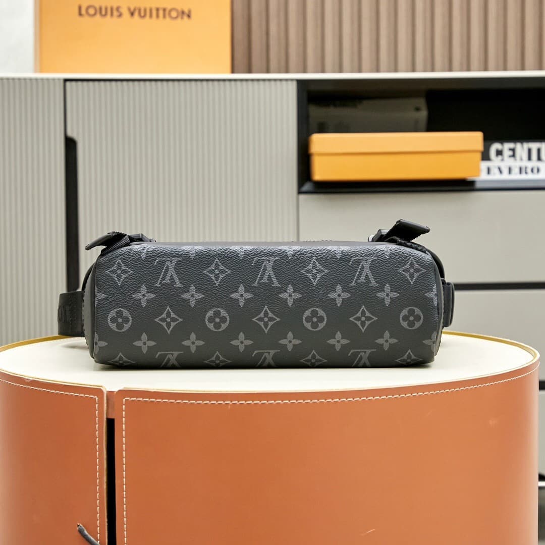LV Bag M25121