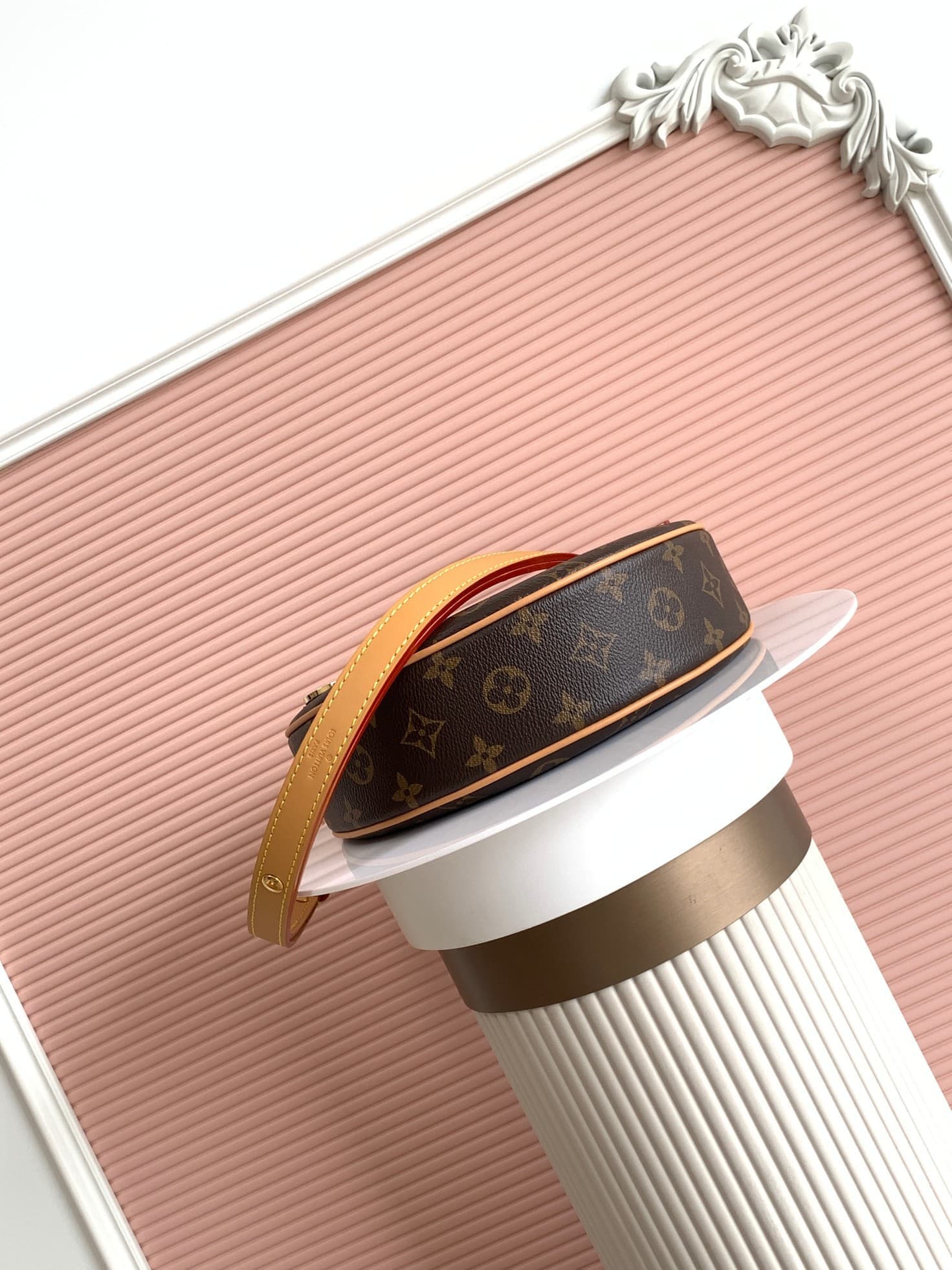 LV Bag M81098