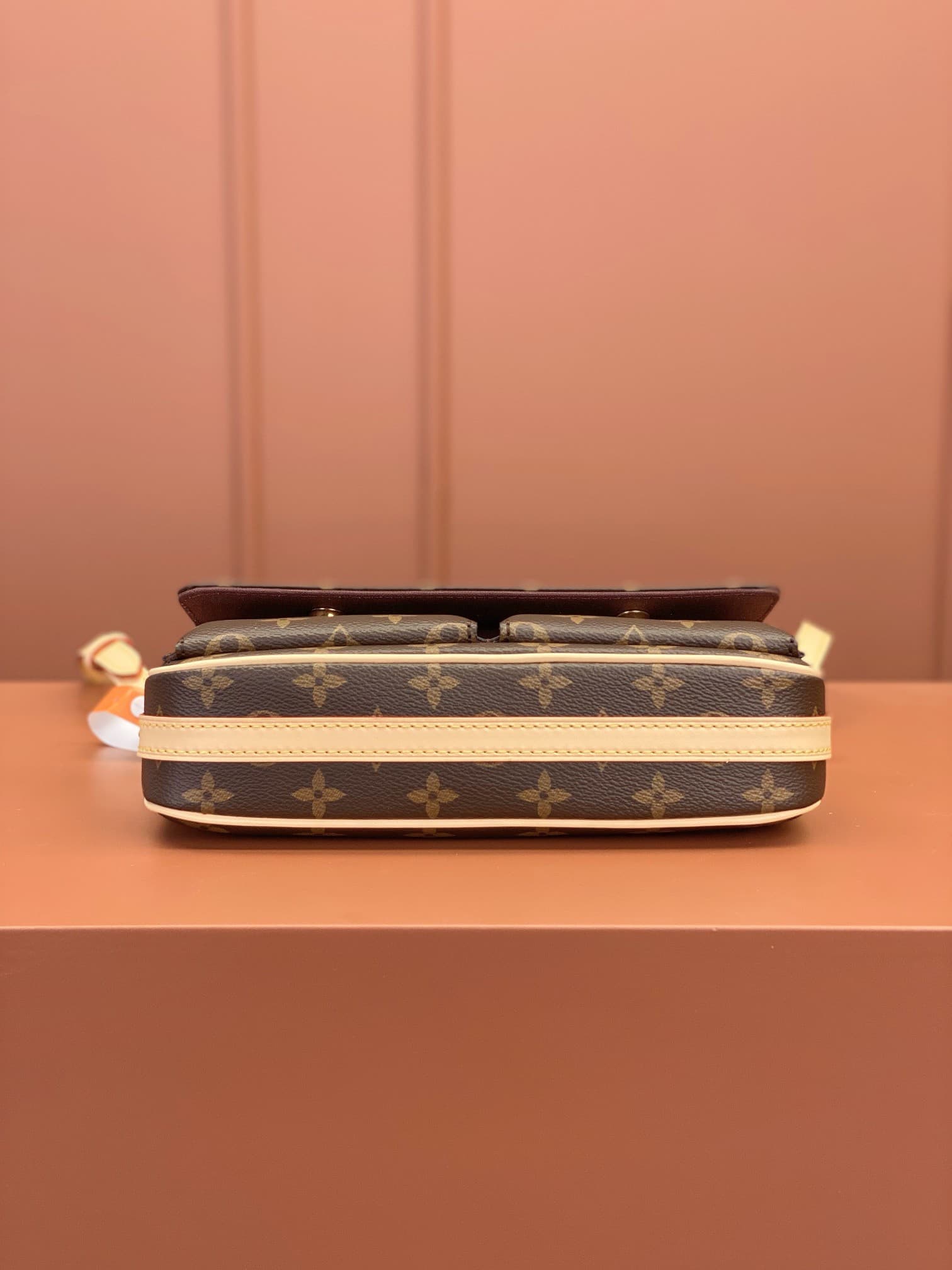LV Bag M46999