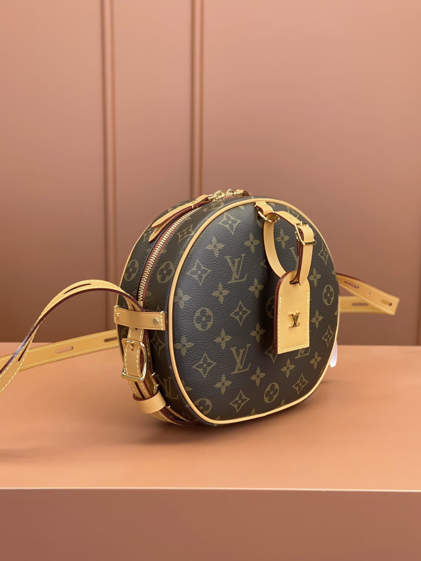 LV Bag M45647