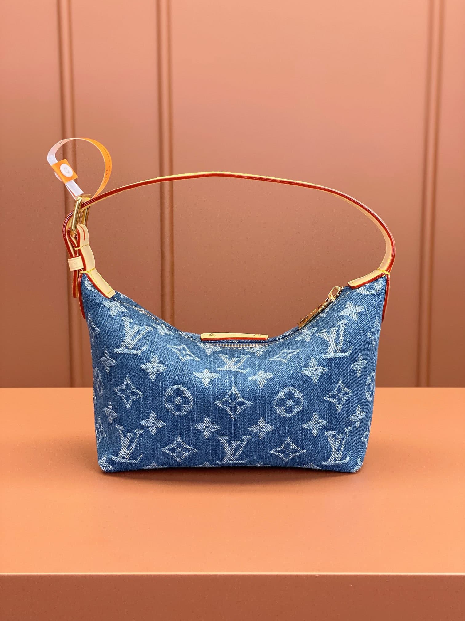 LV Bag M82949