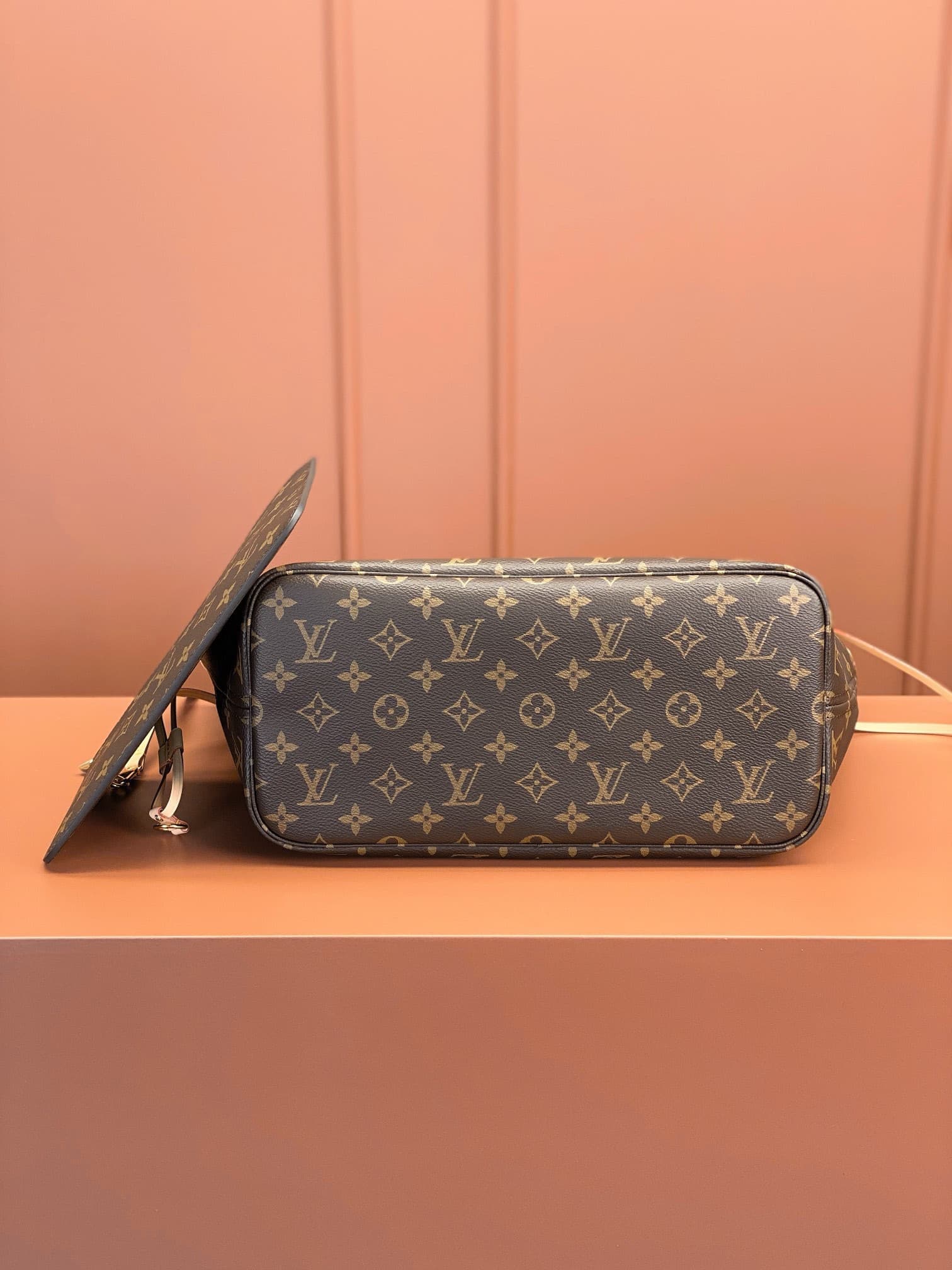 LV Bag M41177