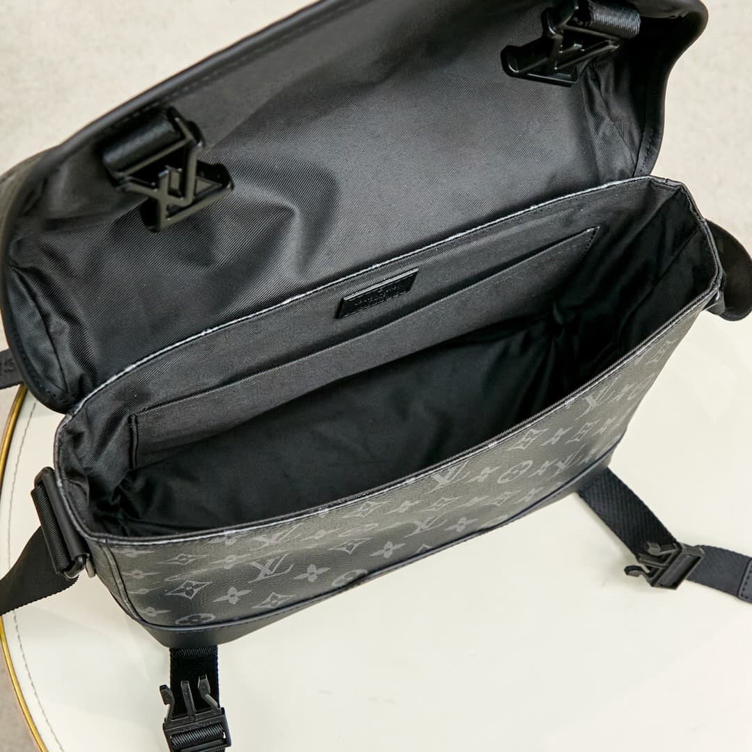 LV Bag M25121
