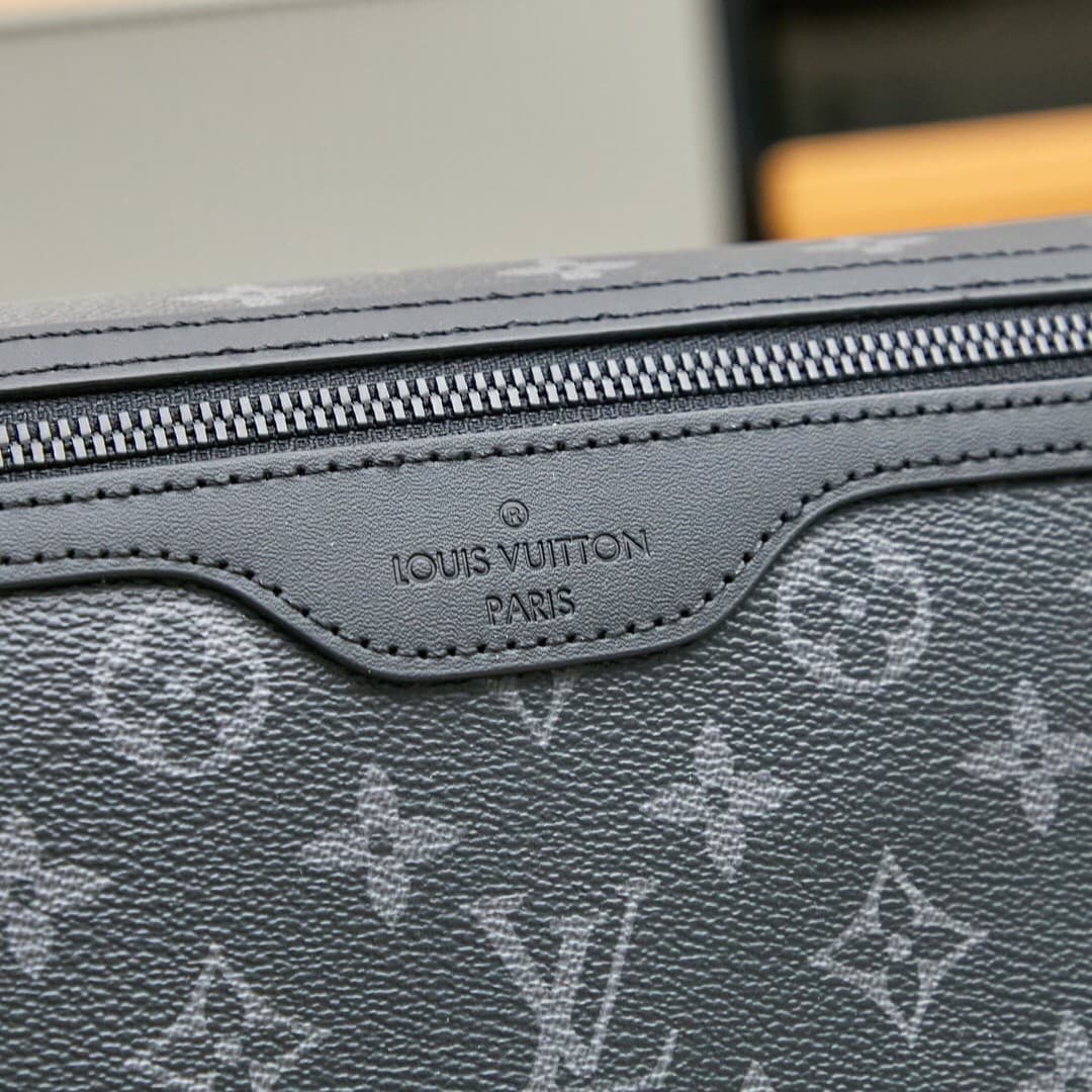 LV Bag M25121