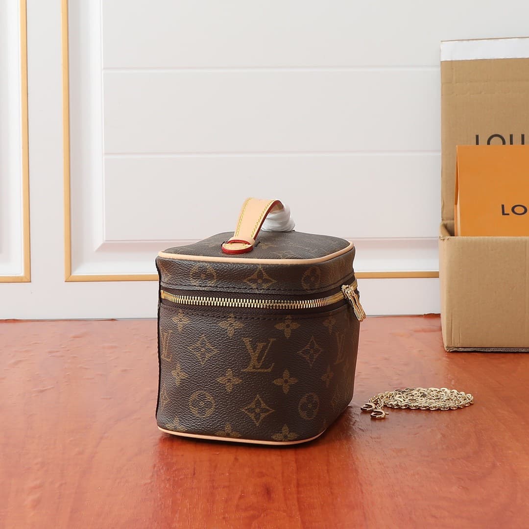 LV Bag M44495