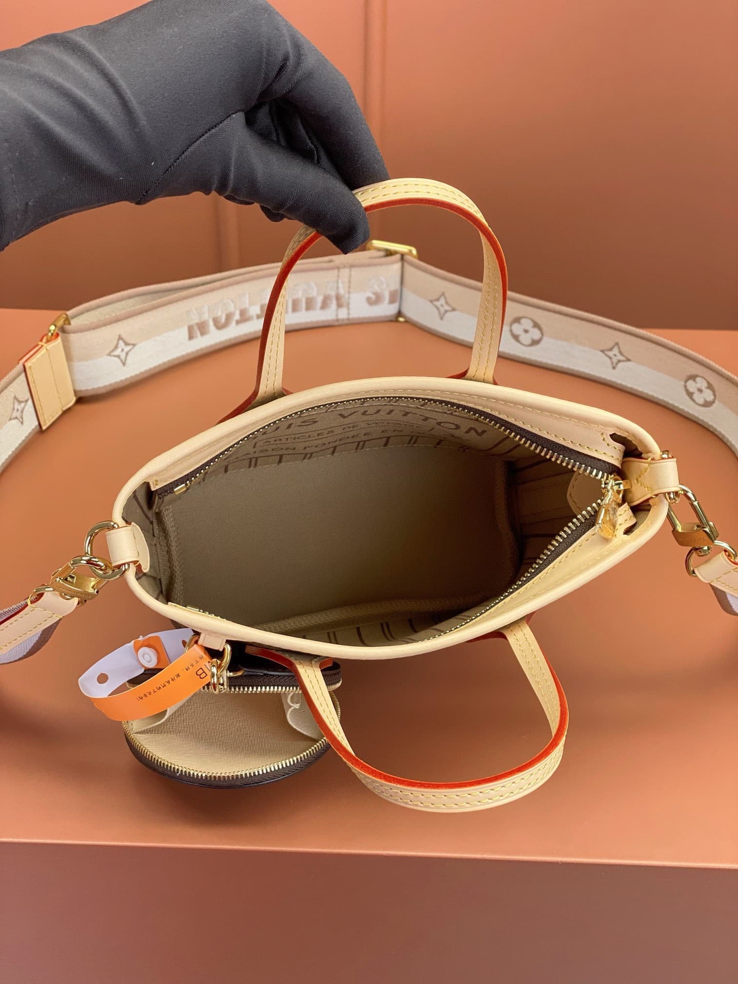 LV Bag M46705