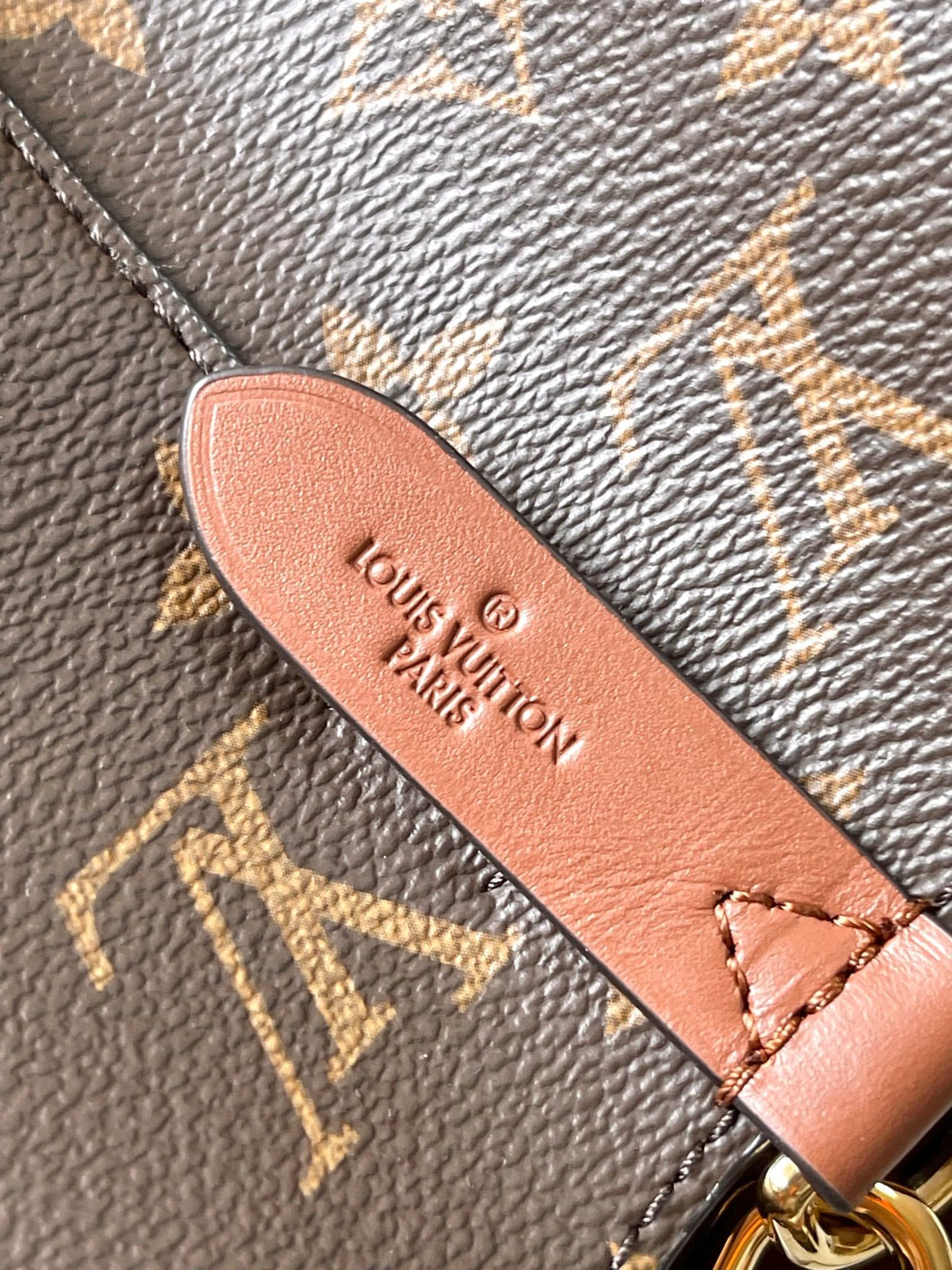 LV Bag M44887