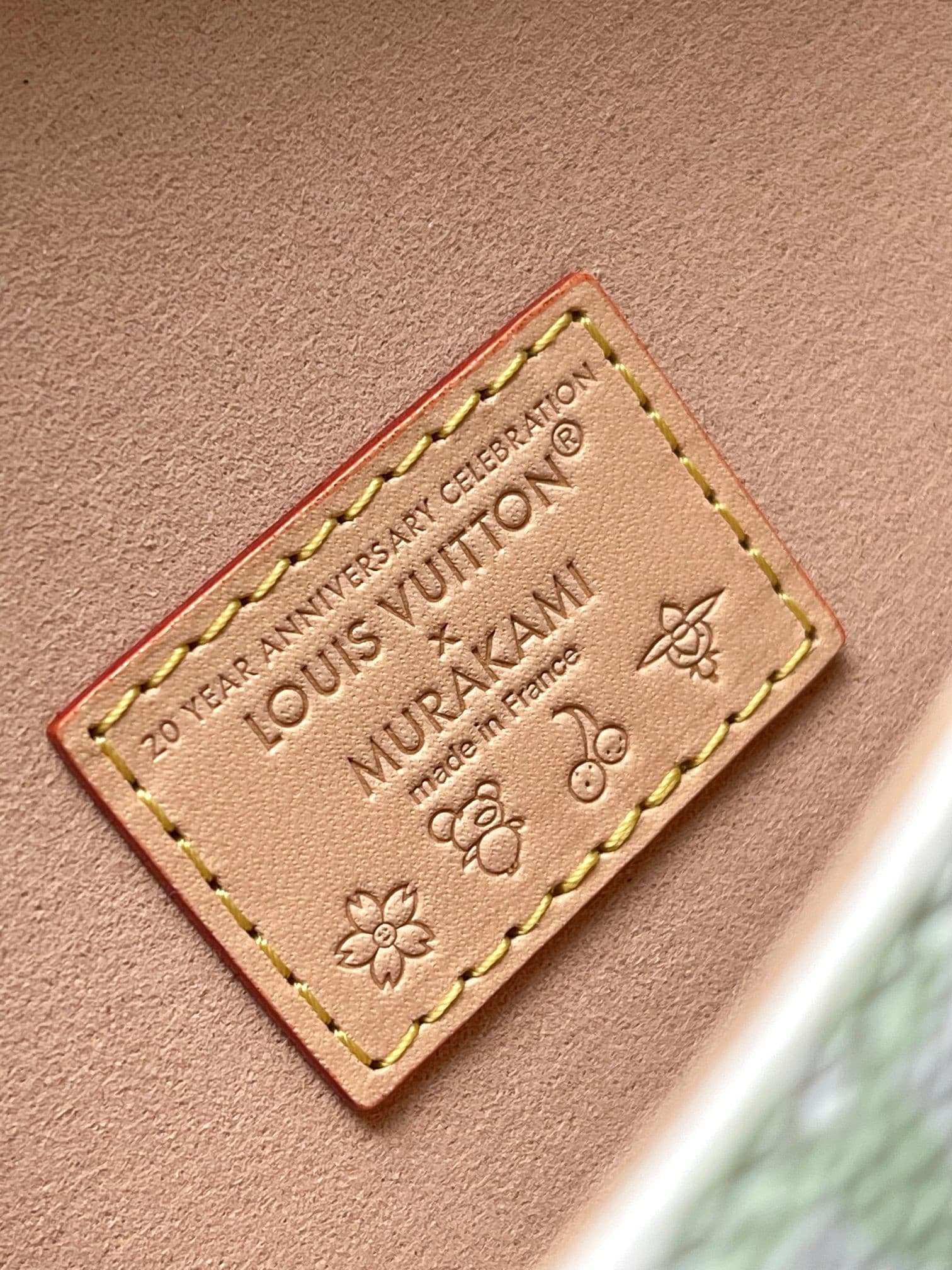 LV Bag M14194