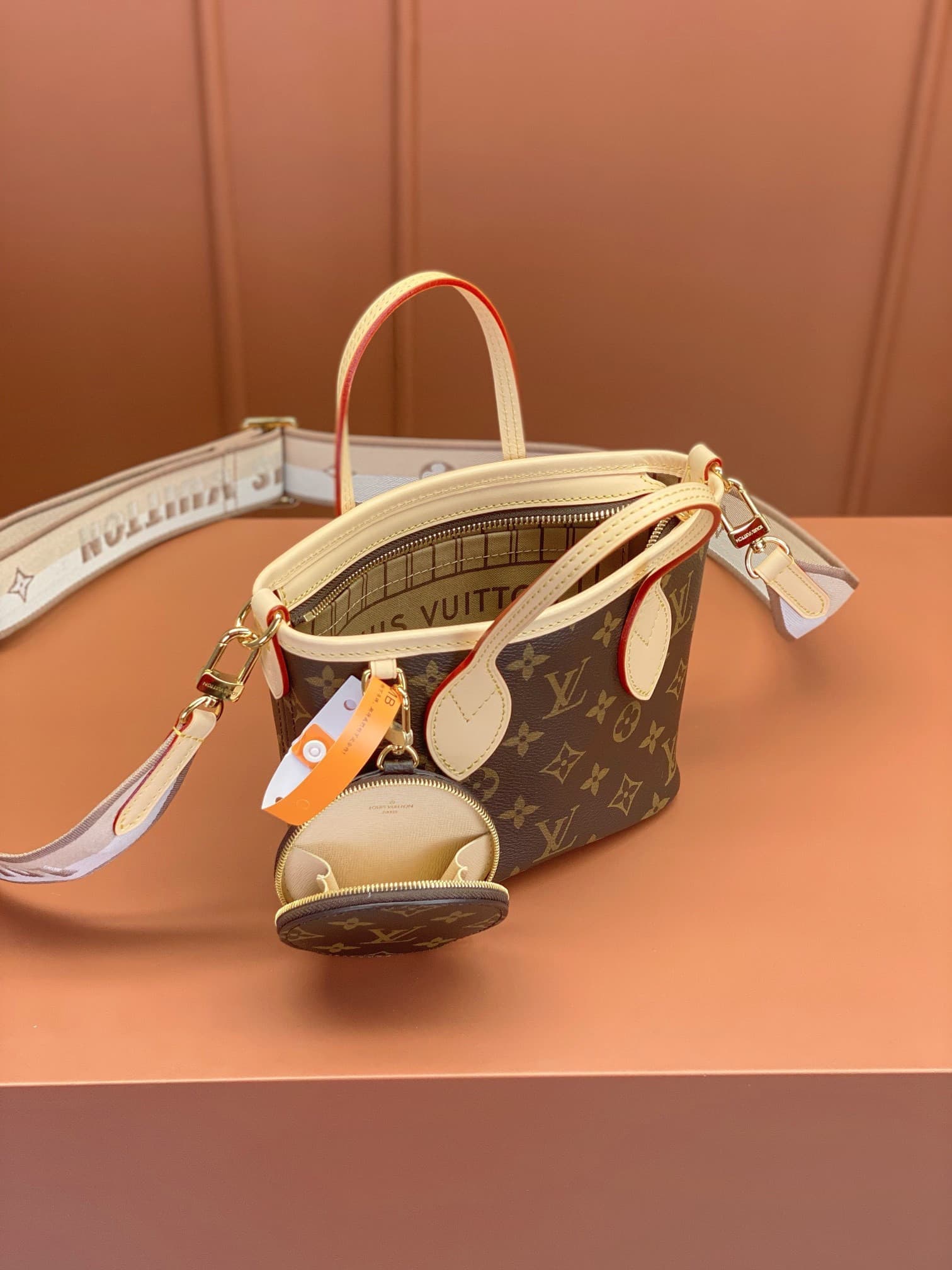 LV Bag M46705